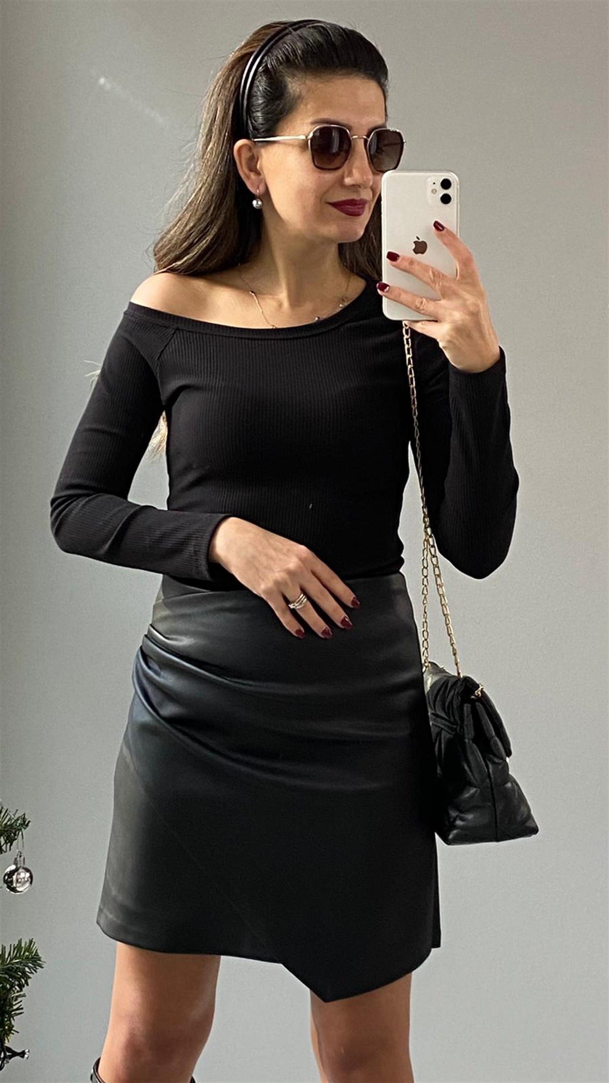 Siyah Geniş Yaka Bluz