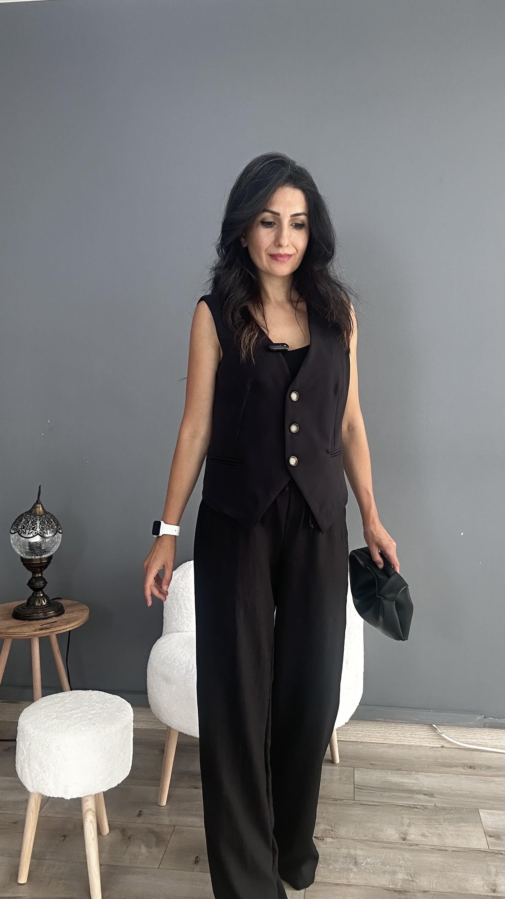 Siyah Cep Detaylı Maskülen Yelek