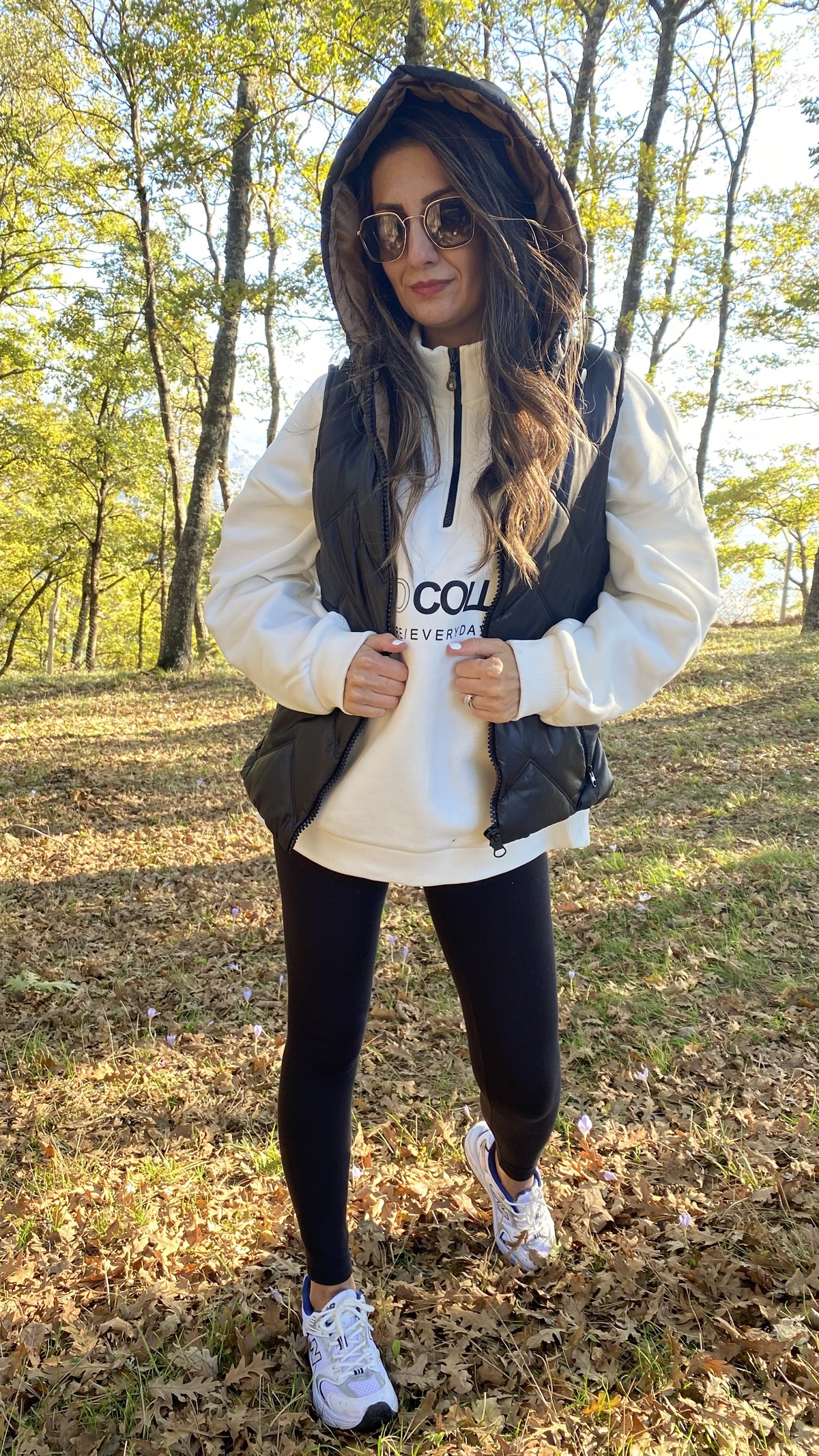 Siyah Zikzak Desenli Kapişonlu Kapitone Şişme Yelek