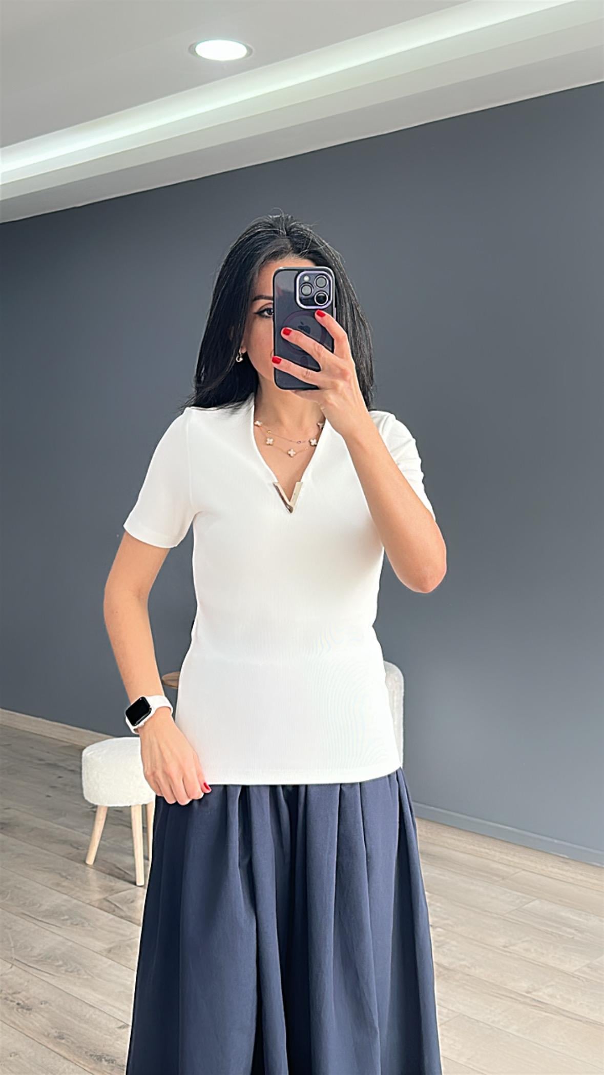 Ekru Yaka V Tokalı Kısa Kollu Bluz