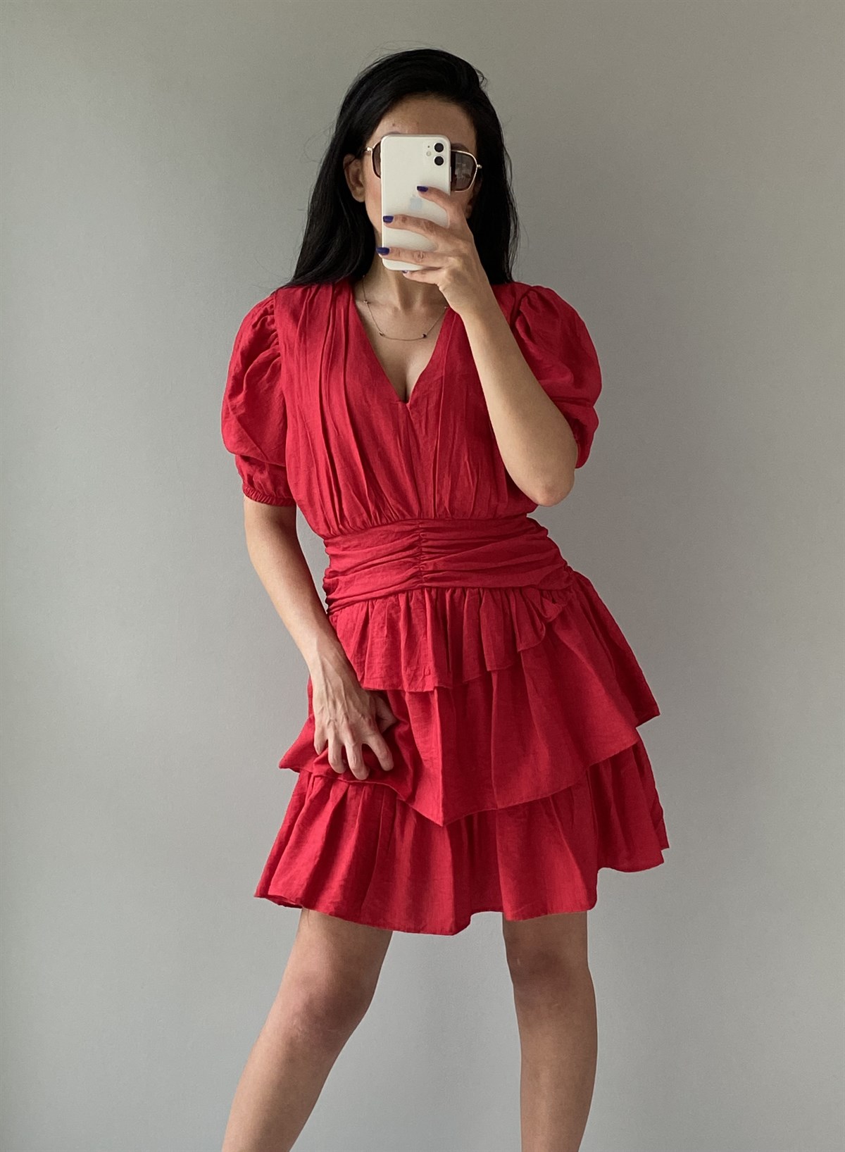 Kırmızı Eteği Kat Detaylı V Yaka Kısa Kollu Elbise | Myminebutik.com