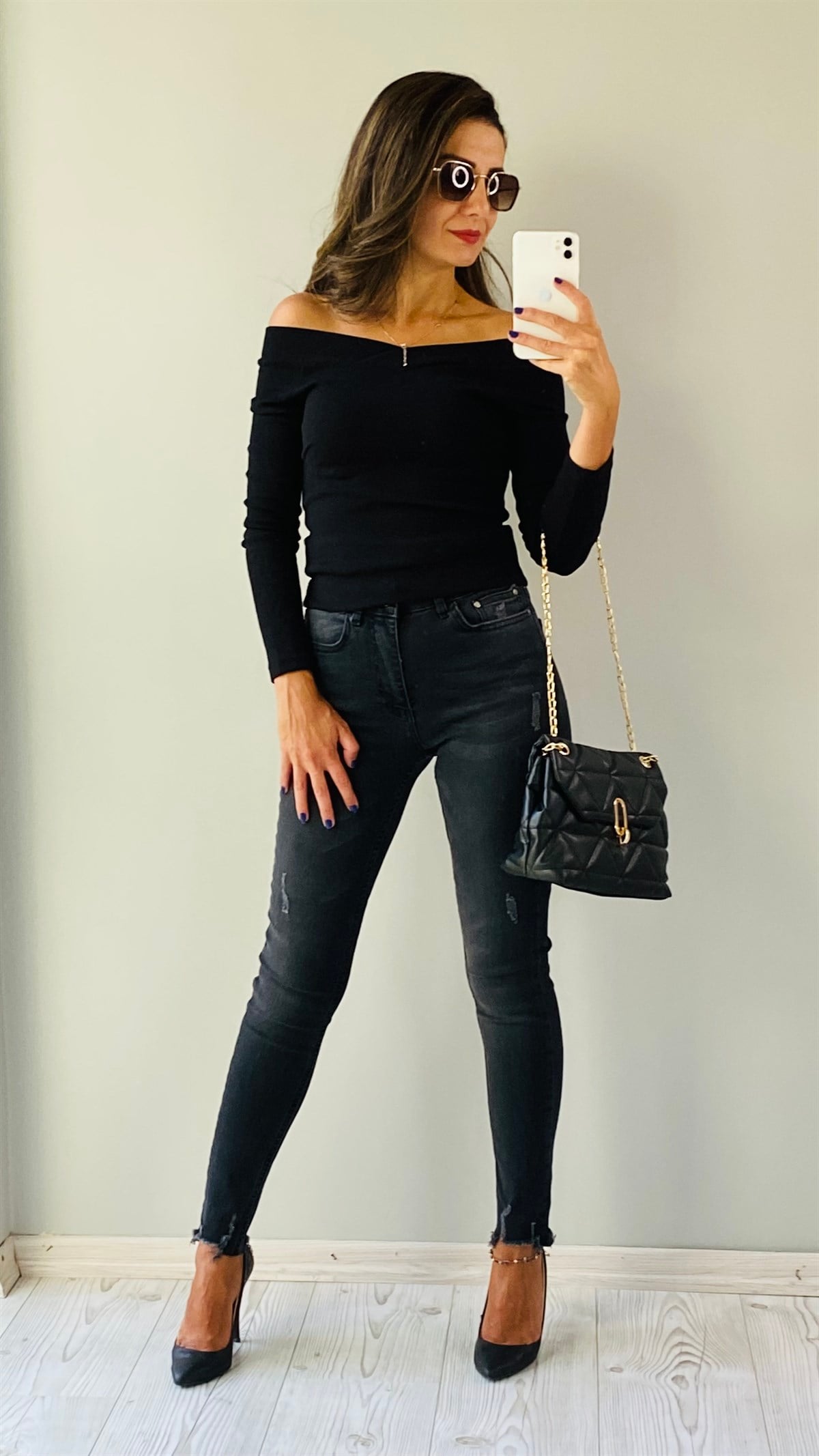 Siyah Lazer Paçalı Jean