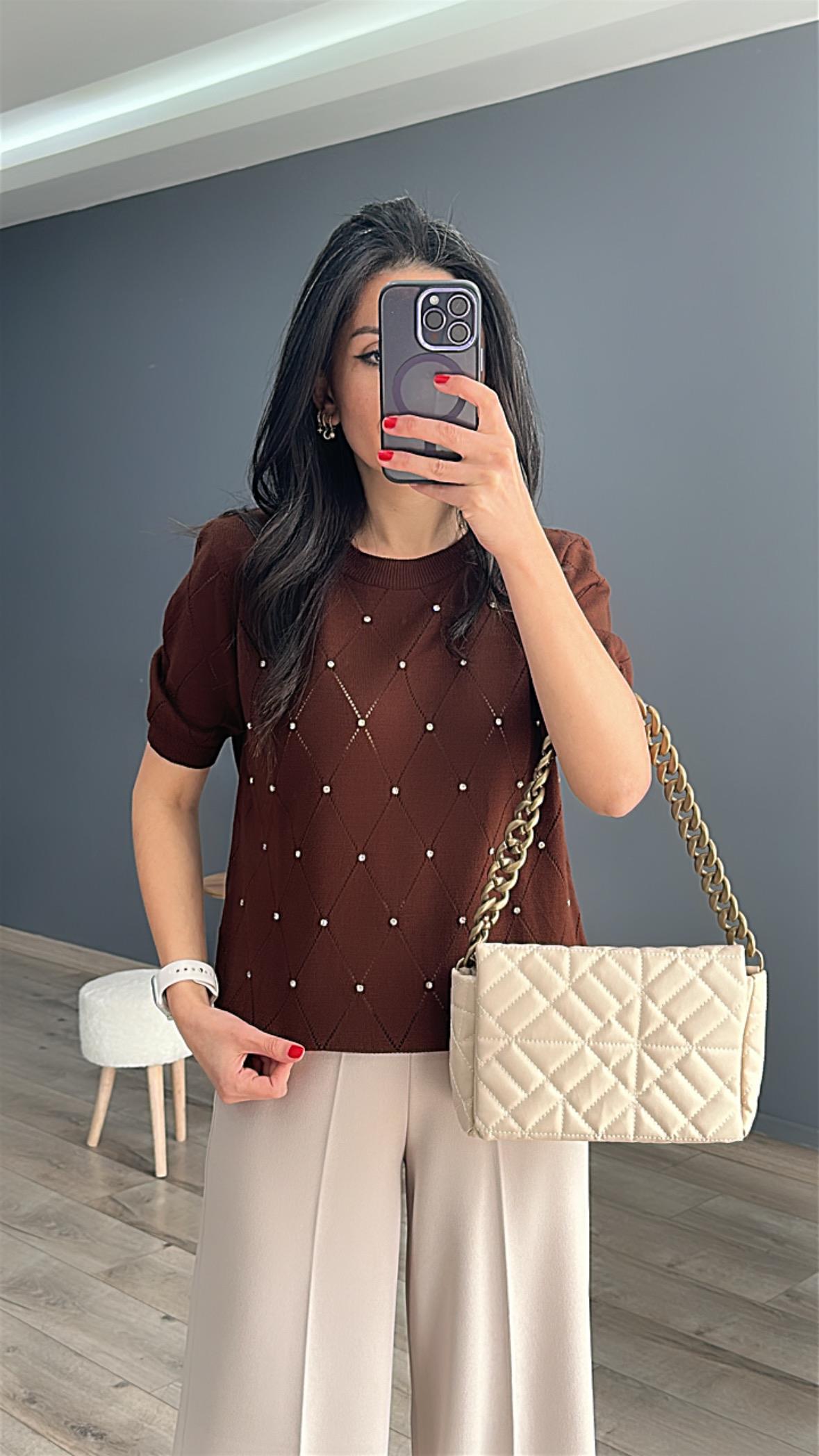 Koyu Kahve Baklava Desenli Önü Taşlı Triko Bluz