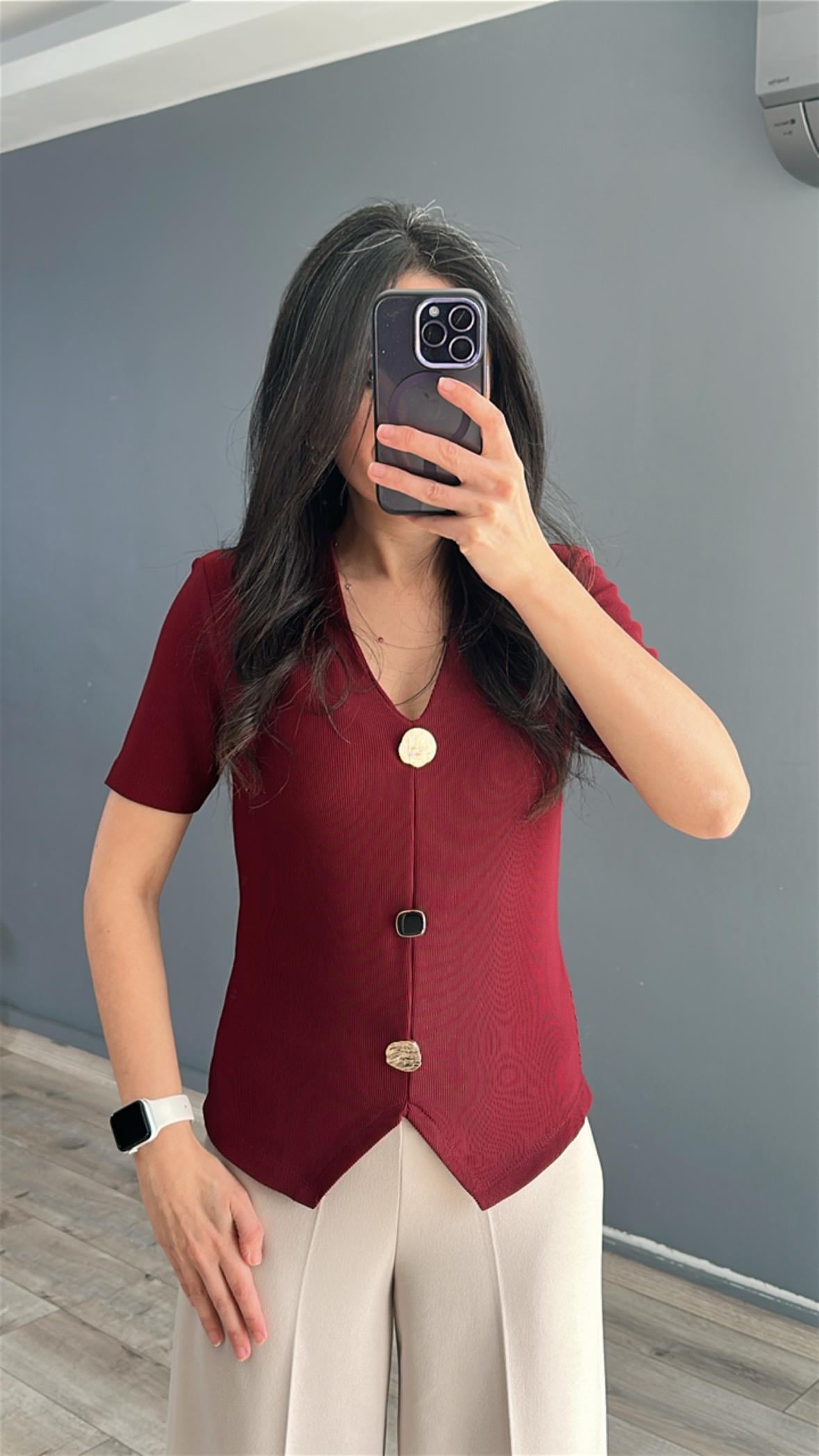 Bordo Farklı Düğme Detaylı Bluz