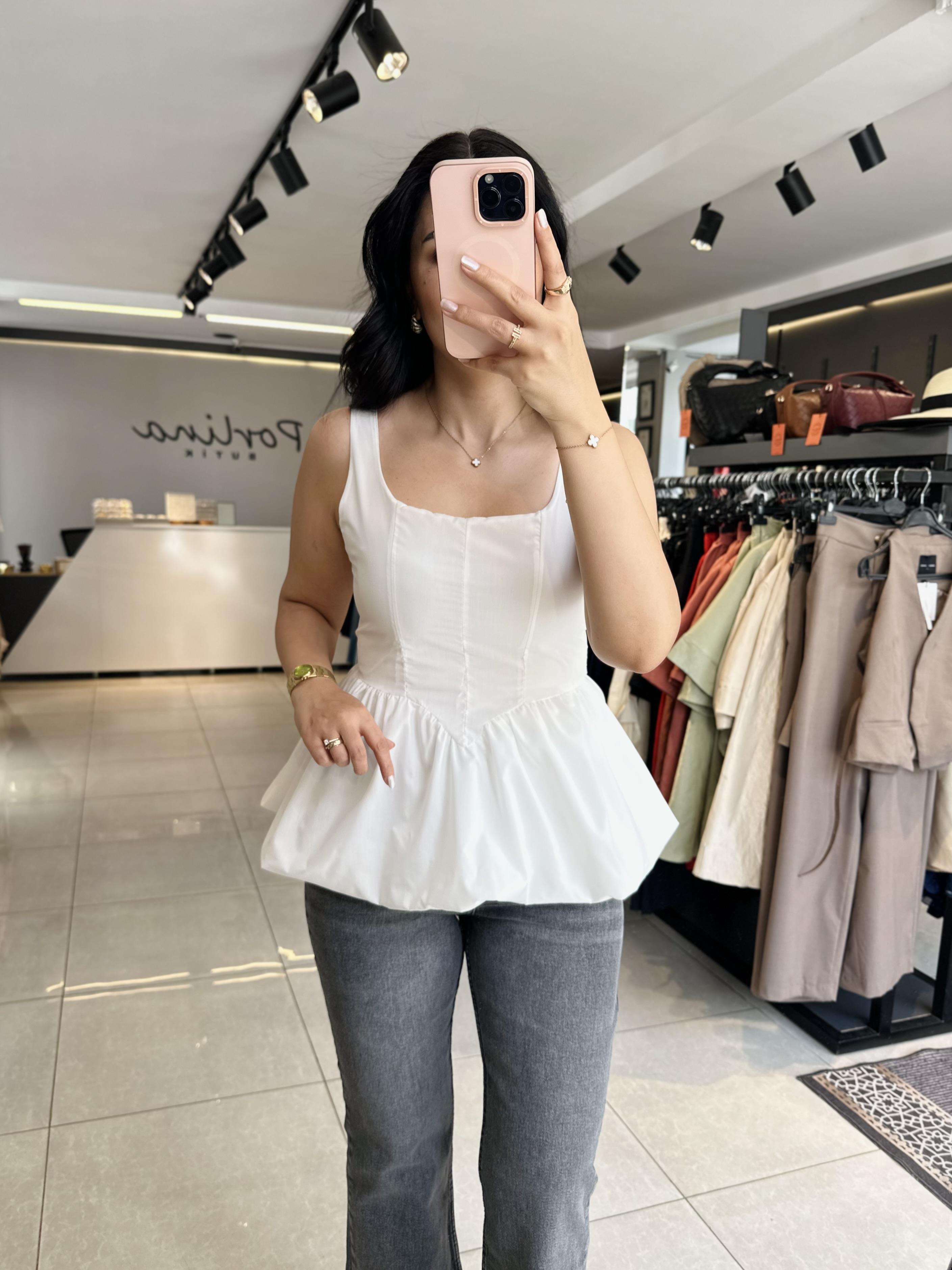 Beyaz Altı Balon Kesim Bluz