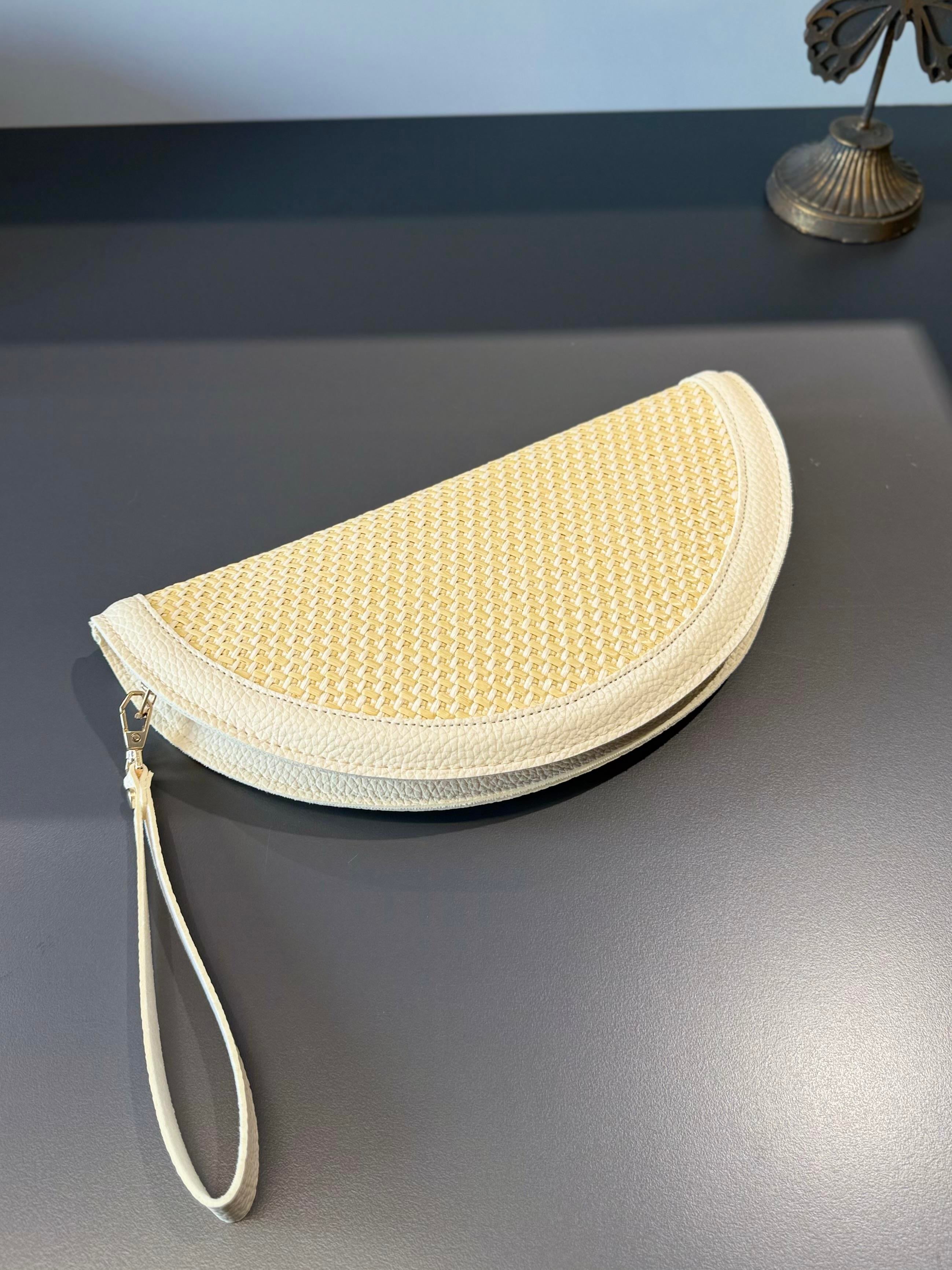Ekru Hasır Yarım Ay Clutch Çanta