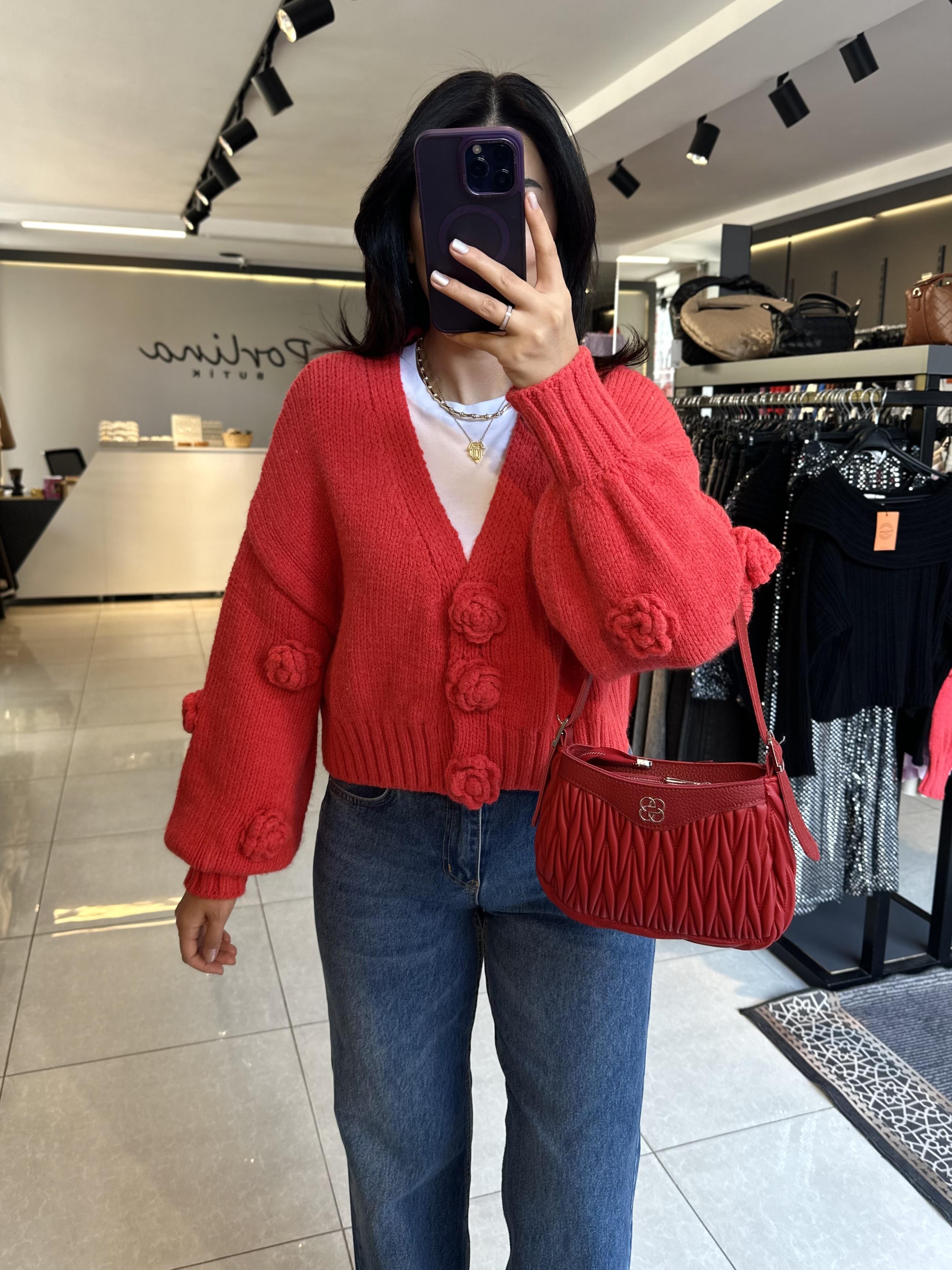 Kırmızı El İşi Gül Nakışlı Çıt Çıtlı Balon Kol Triko Hırka