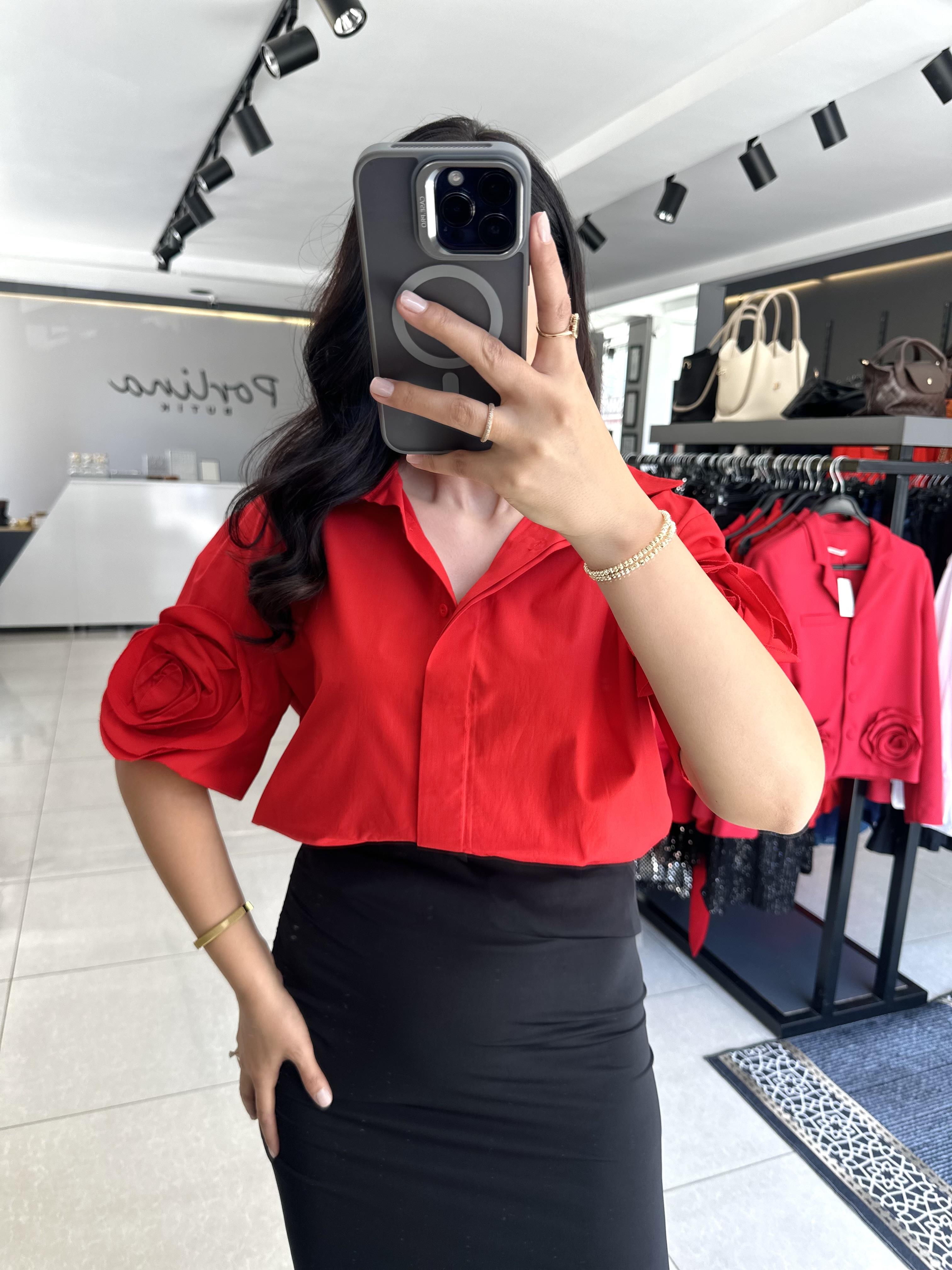 Kırmızı Gül Detaylı Tasarım Gömlek