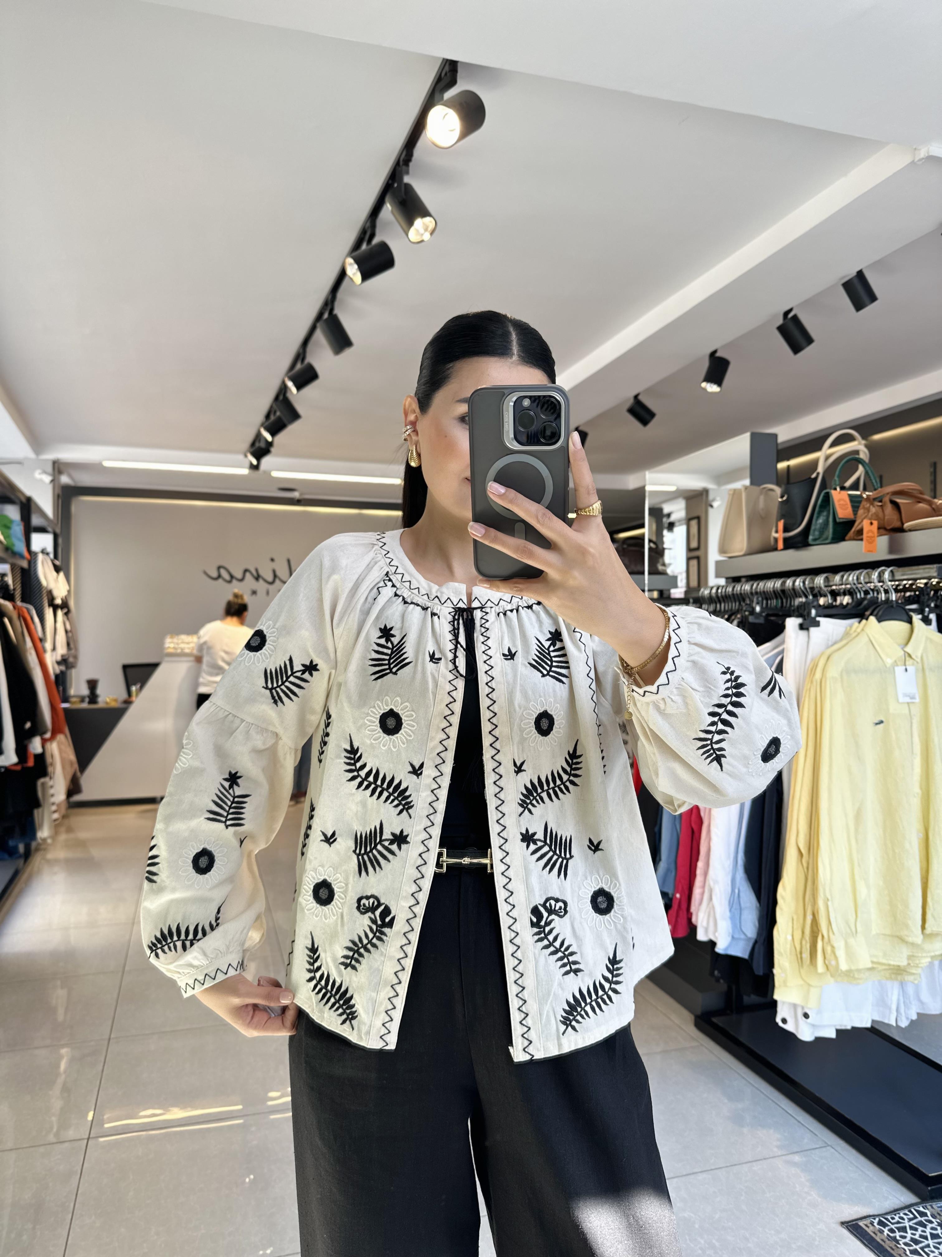 Krem Siyah Nakış Detaylı Püsküllü Keten Ceket 