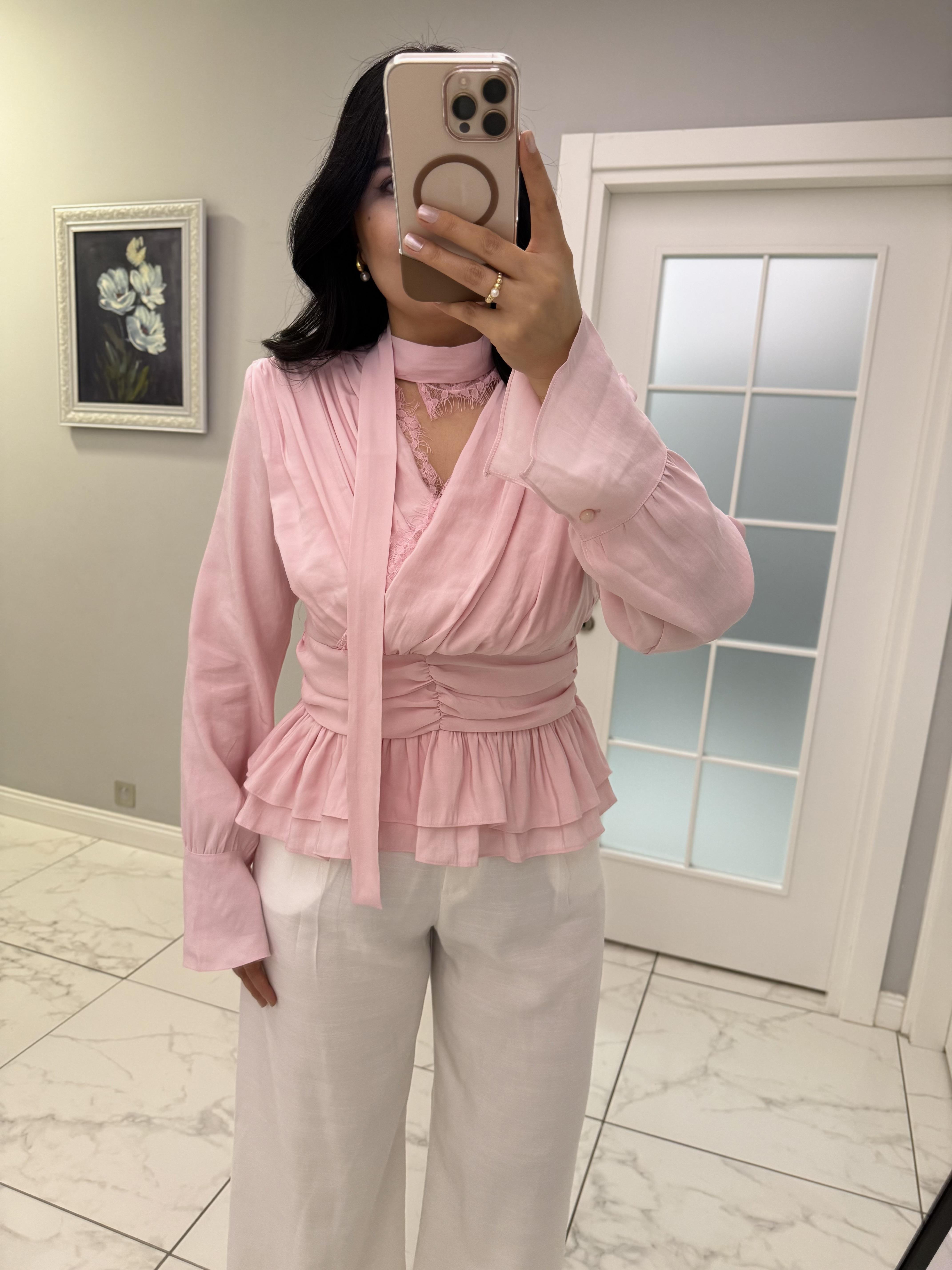 Pembe Dantelli Fular Detaylı Tensel Bluz