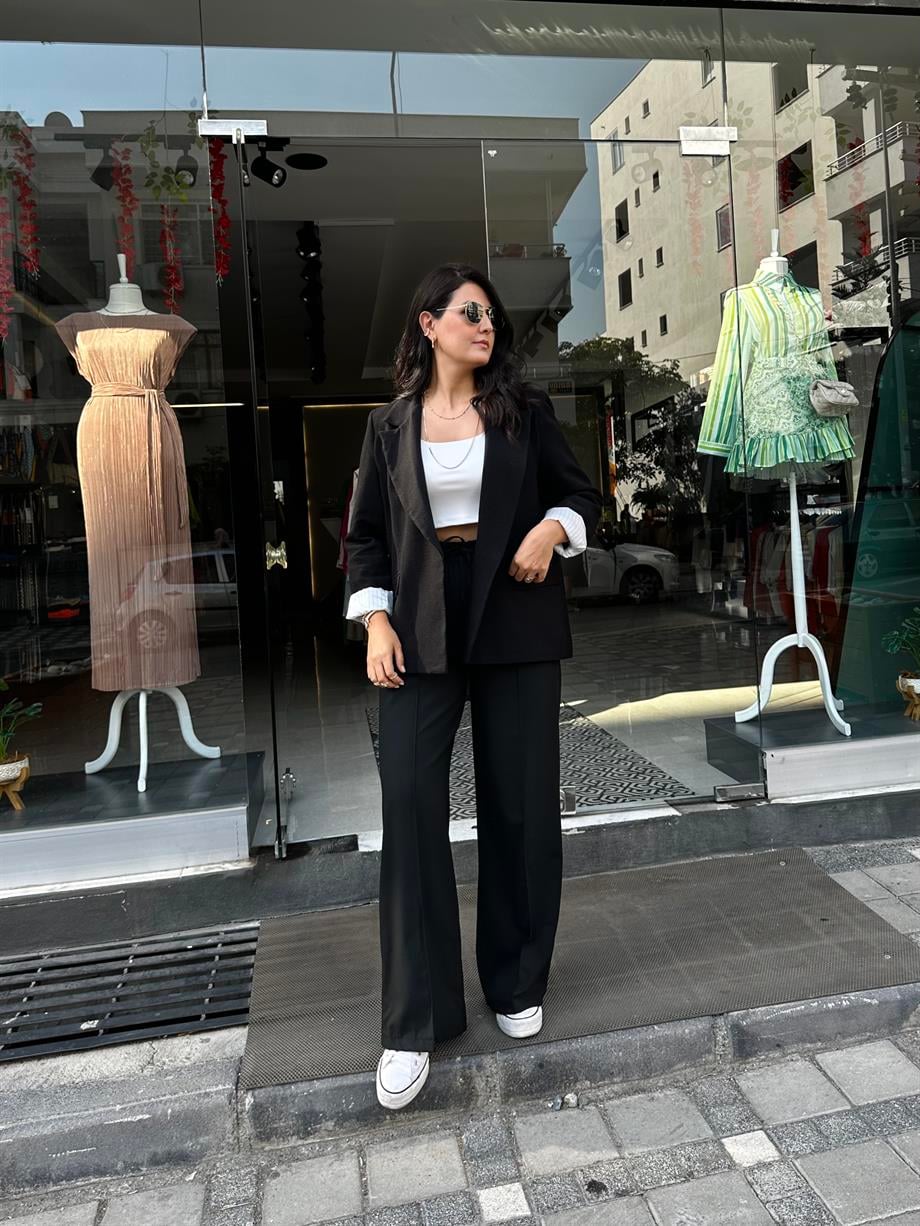 Siyah Beli Lastikli Ön Dikiş Detaylı Bol Pantolon