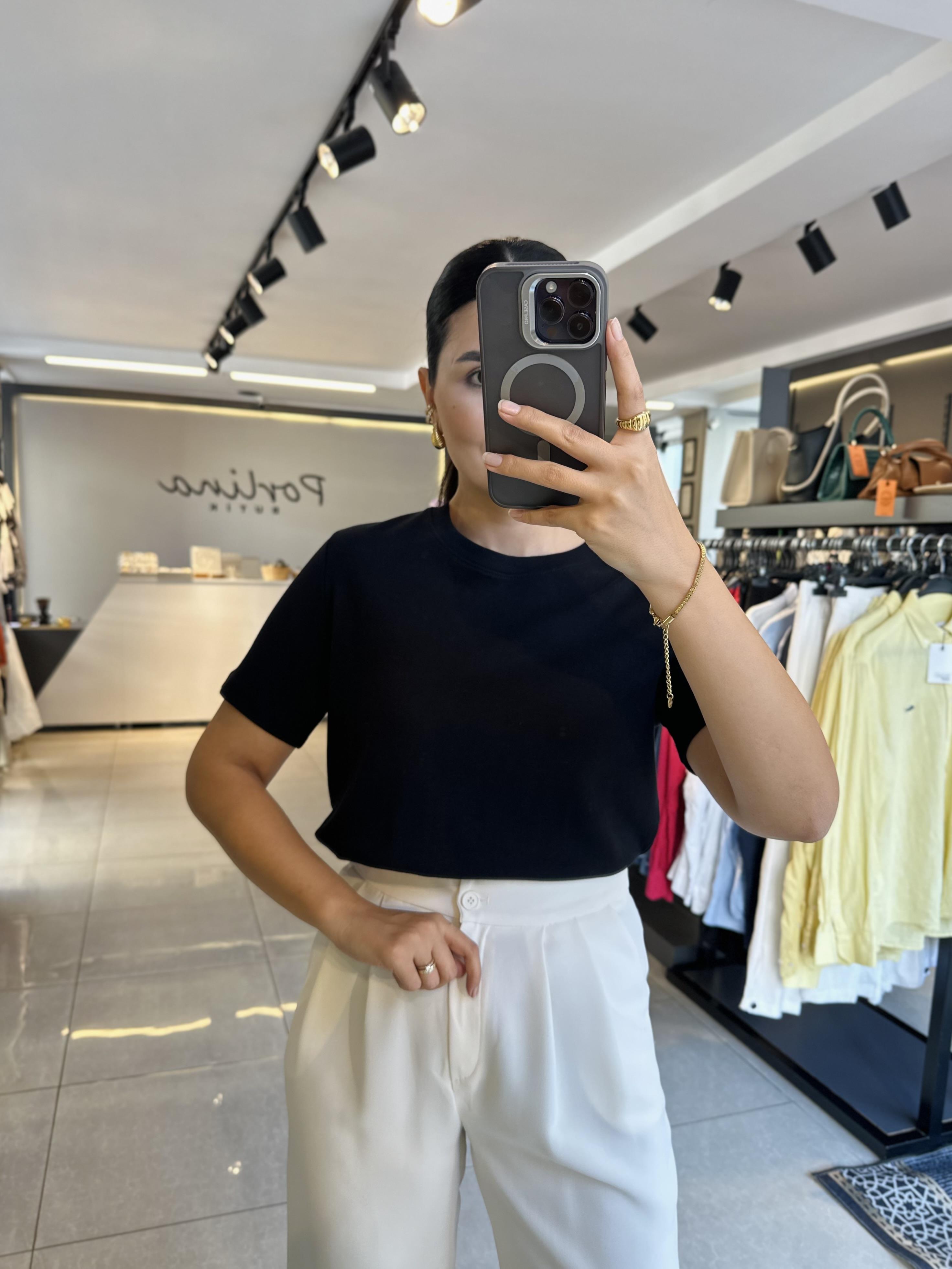 Siyah Bisiklet Yaka Dilvin Tshirt