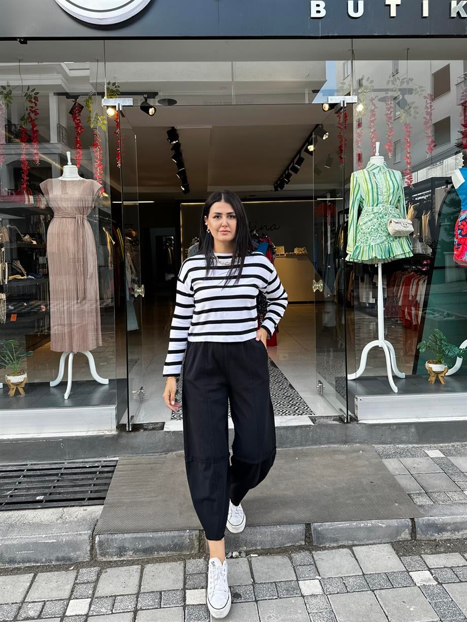 Siyah Çizgili Marka Model Triko Kazak