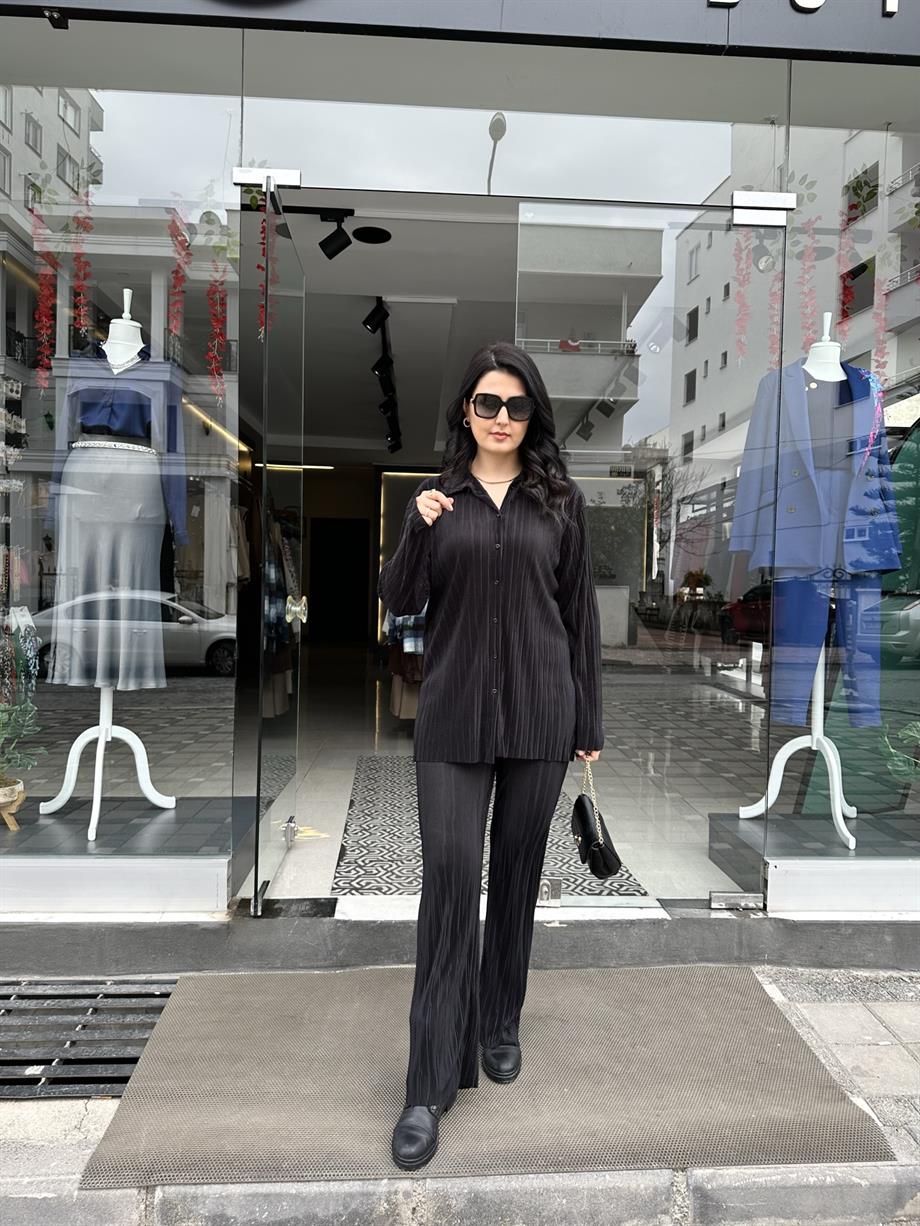 Siyah Düğmeli Piliseli Takım