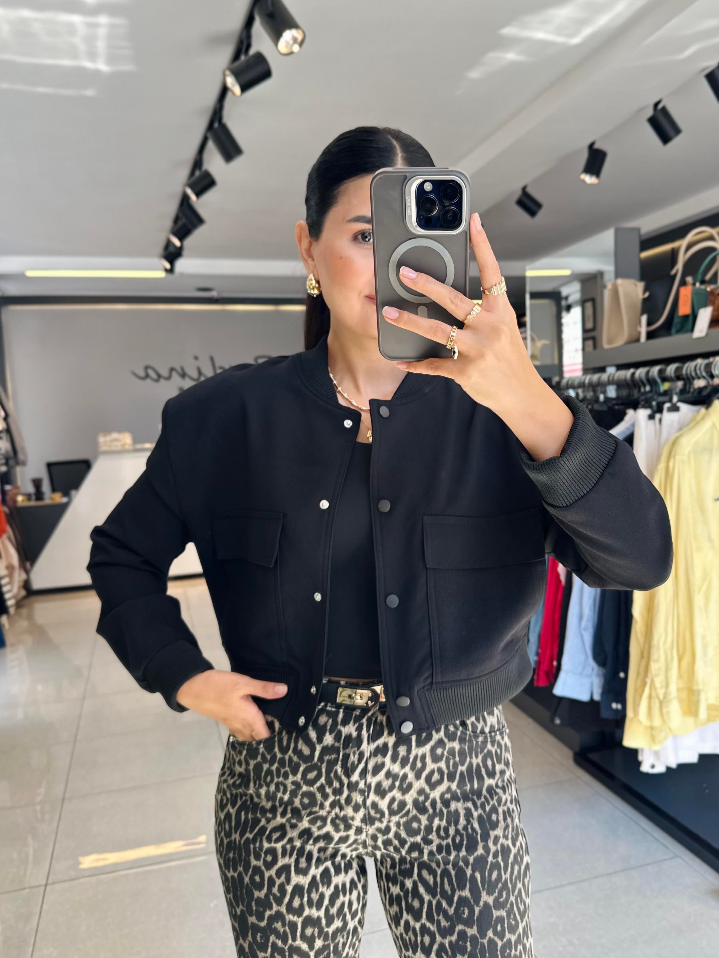 Siyah Geniş Cepli Bomber Ceket