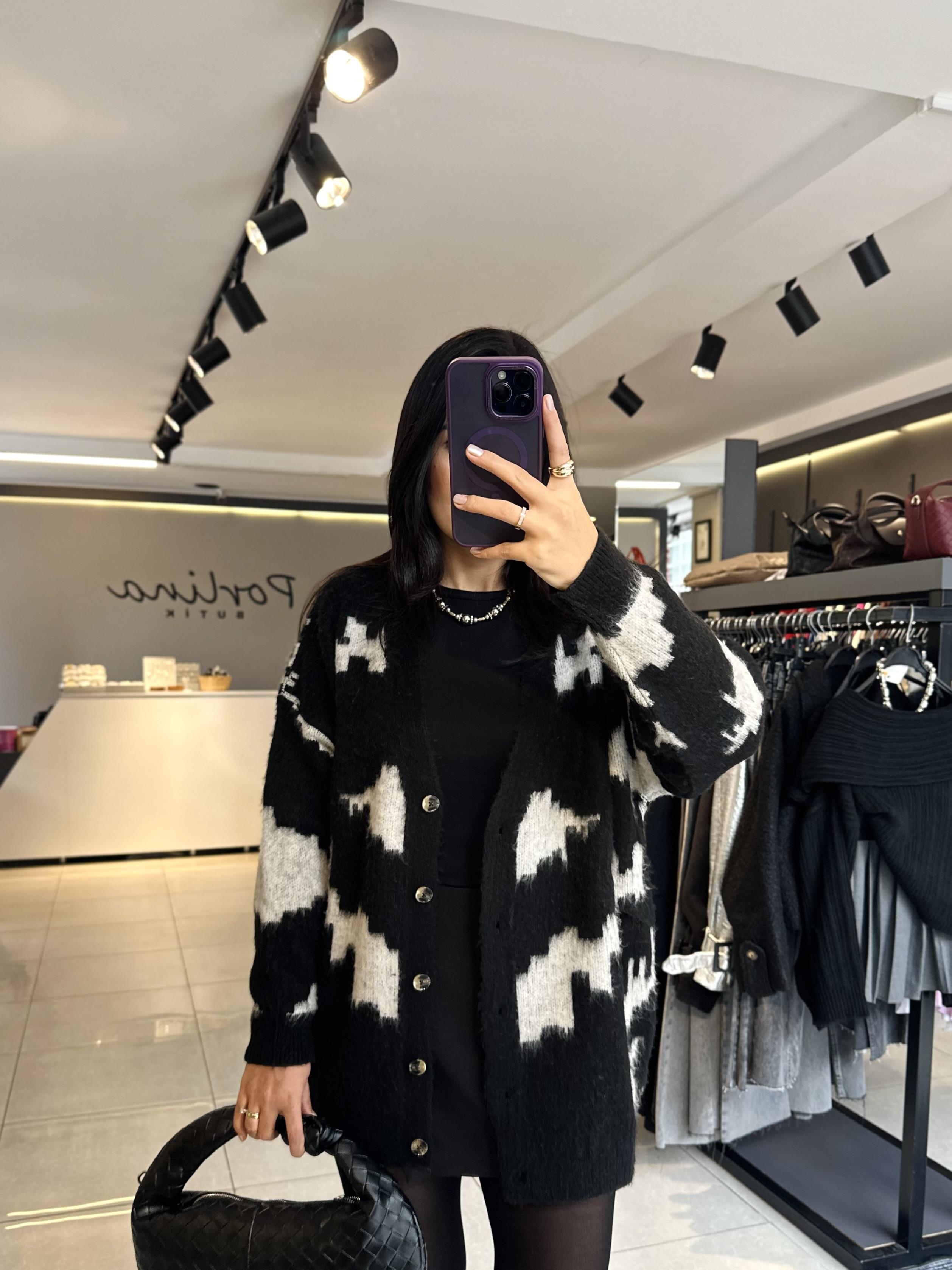 Siyah Gri Düğmeli Hırka