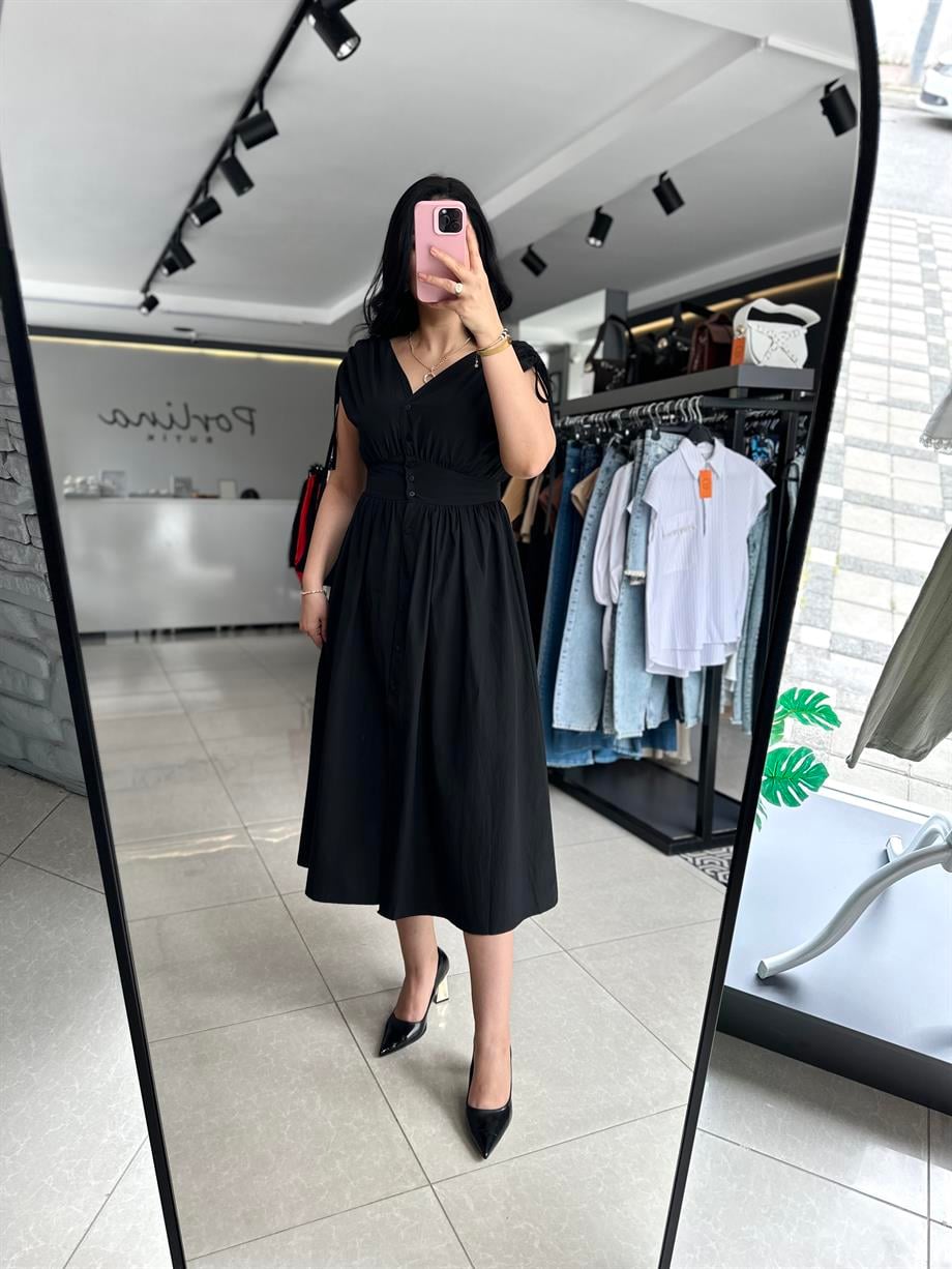 Siyah Omzu Büzgü Detaylı Elbise