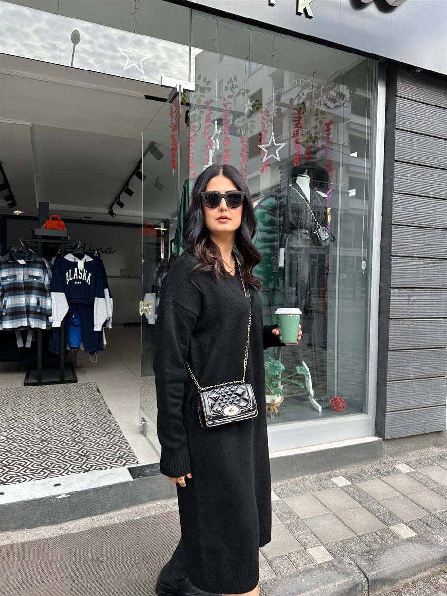 Siyah V Yaka Triko Elbise