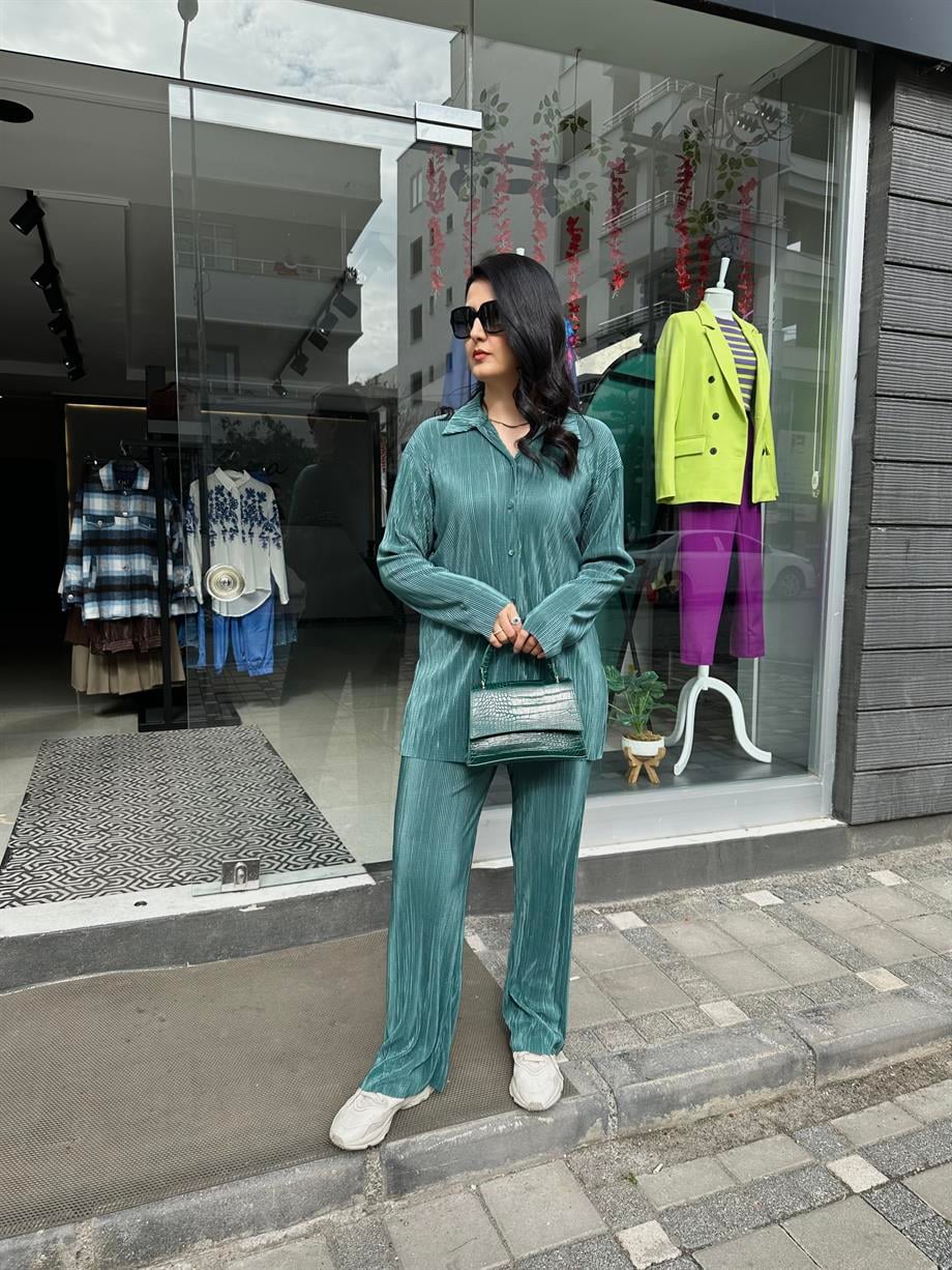 Yeşil Düğmeli Piliseli Takım