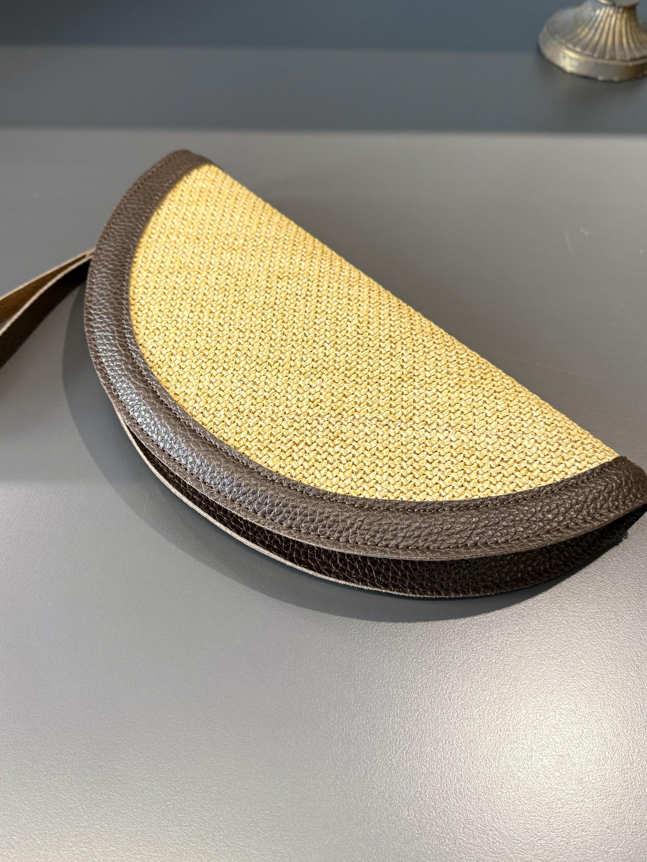Acı Kahve Hasır Yarım Ay Clutch Çanta