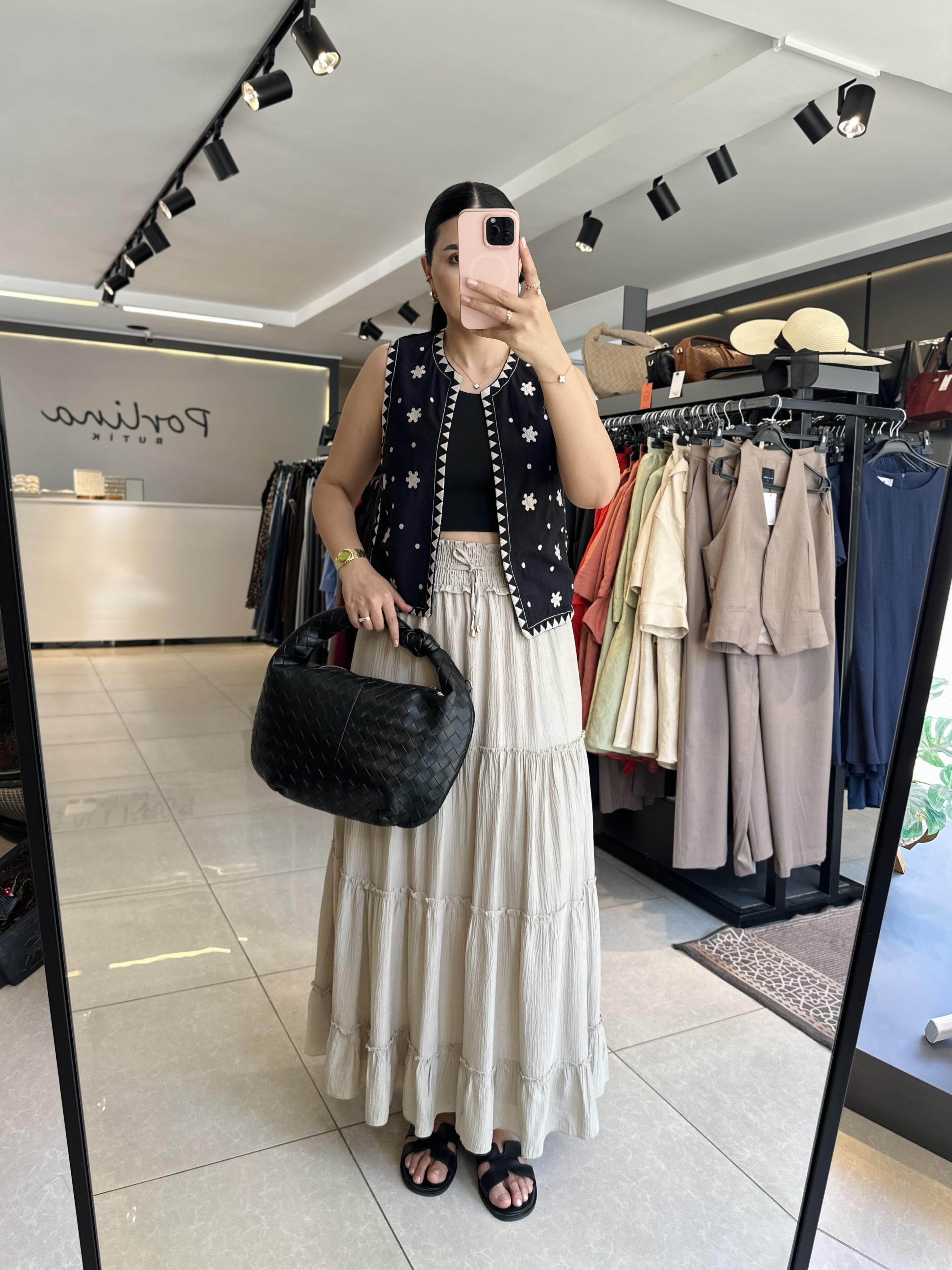 Bej Astarlı Gipe Kemerli Etek