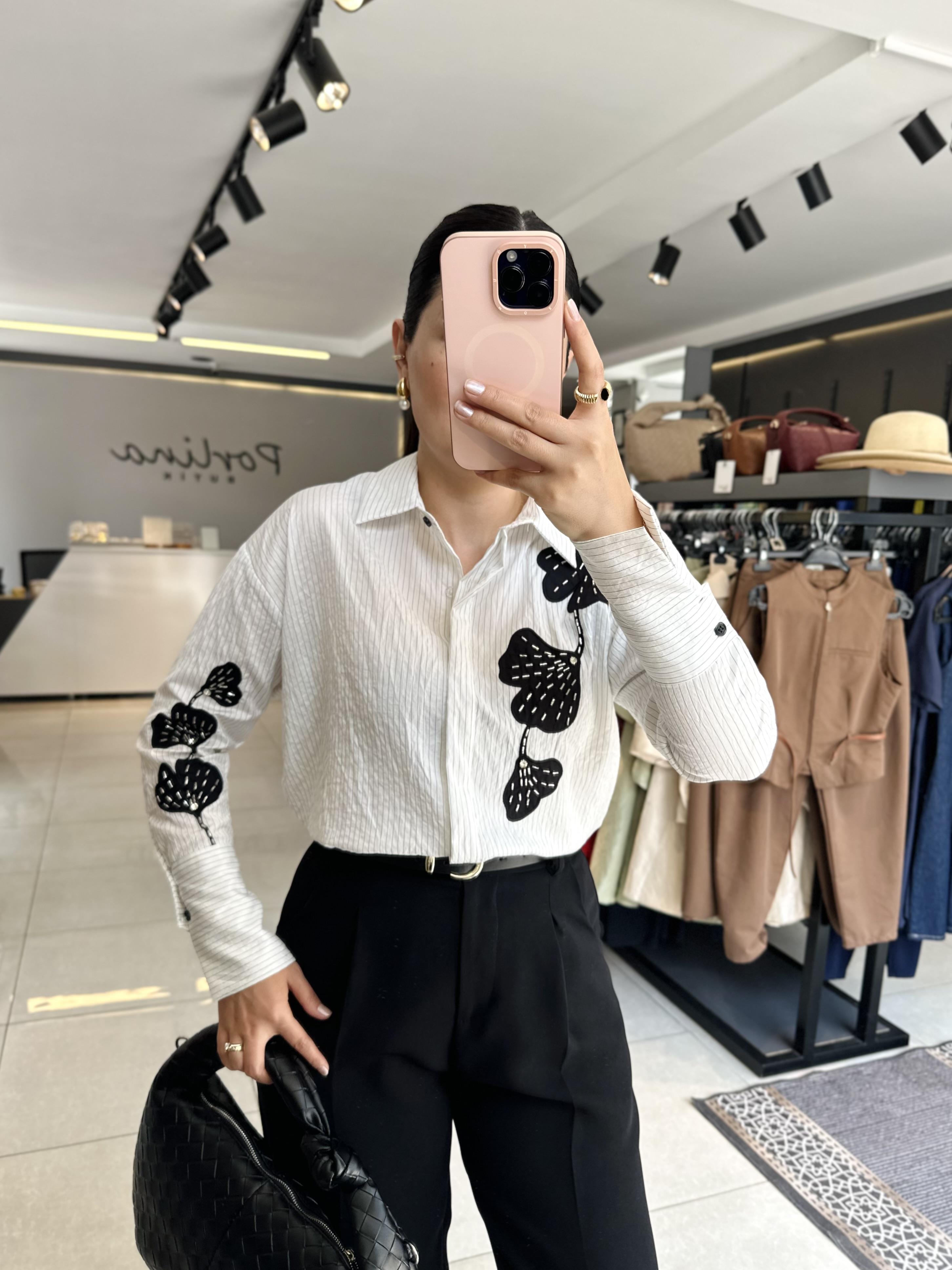 Beyaz Boncuk Nakış Detaylı Gömlek