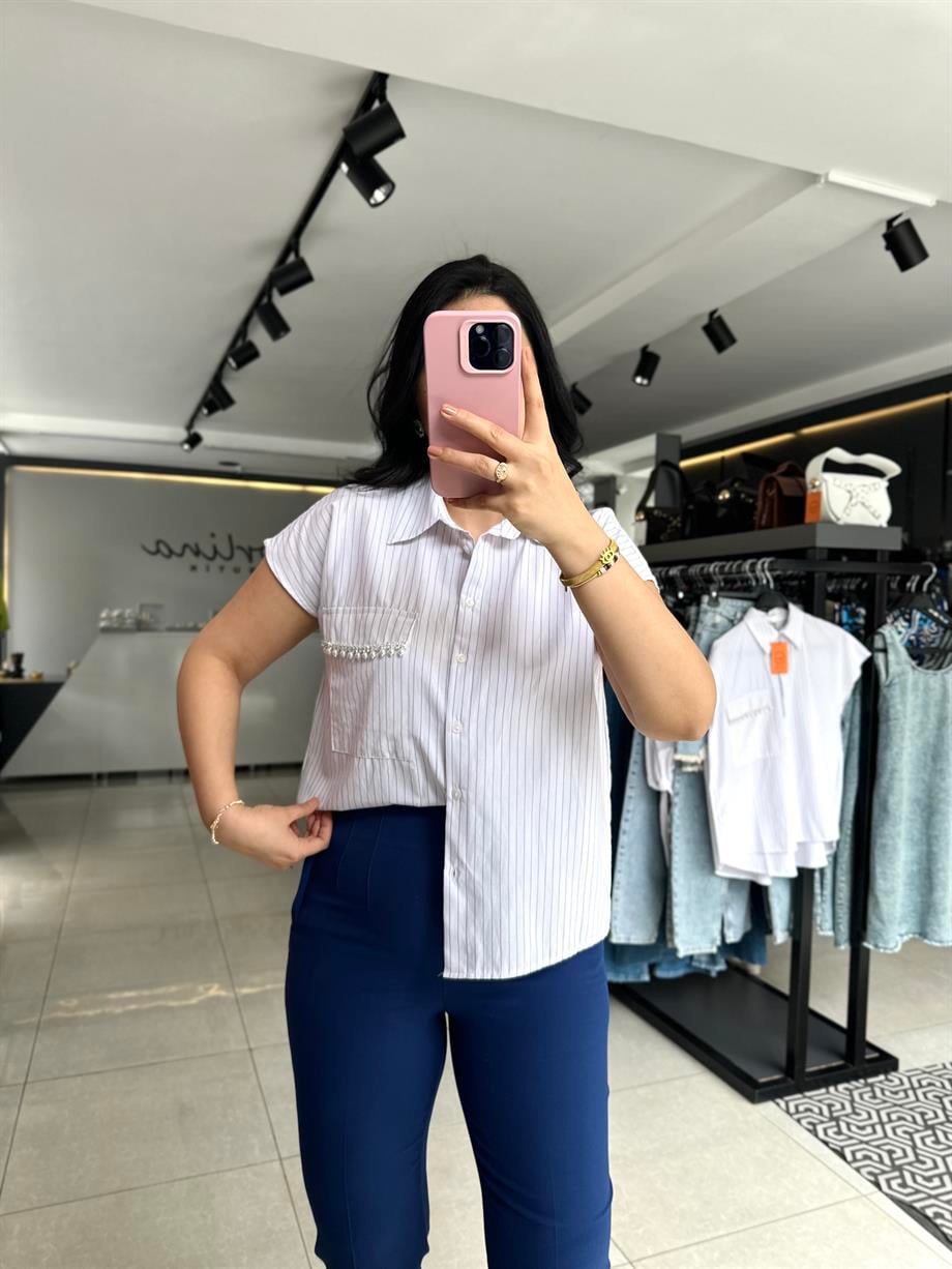 Beyaz Çizgili Cep Taş Detaylı Gömlek