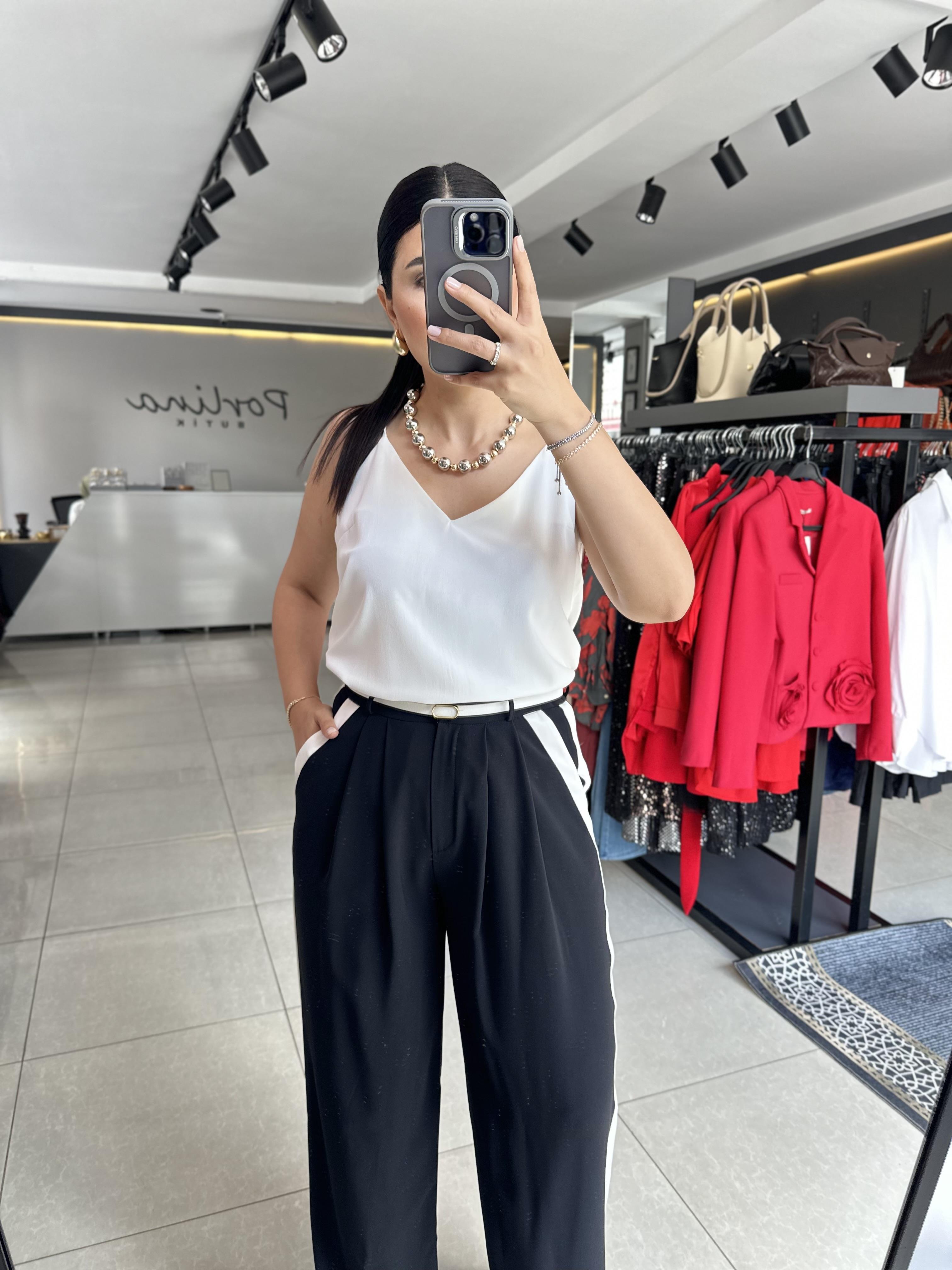 Beyaz İp Askılı V Yaka Bluz