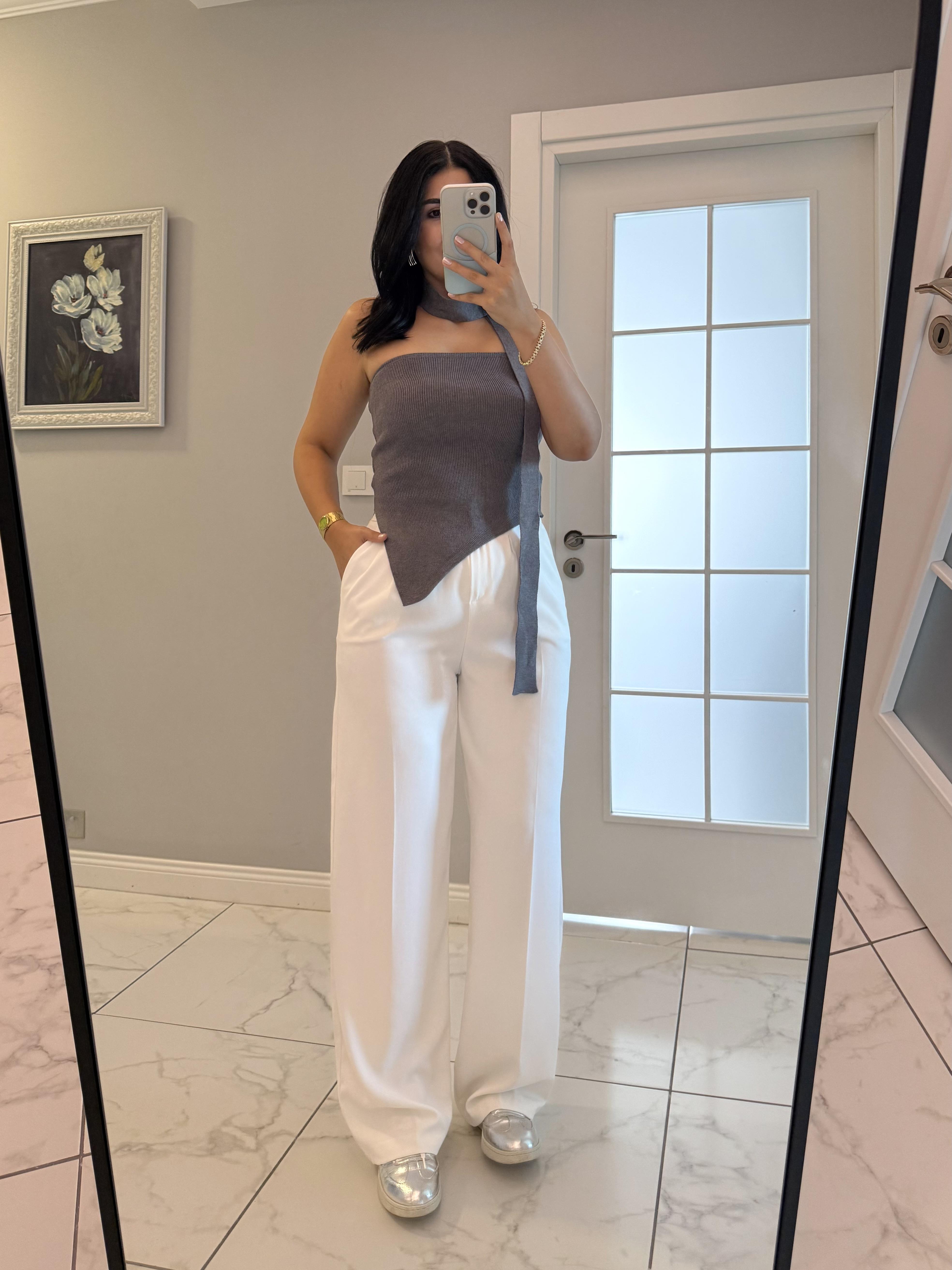 Beyaz Pileli Arka Beli Lastikli Gold Düğmeli Palazzo Pantolon