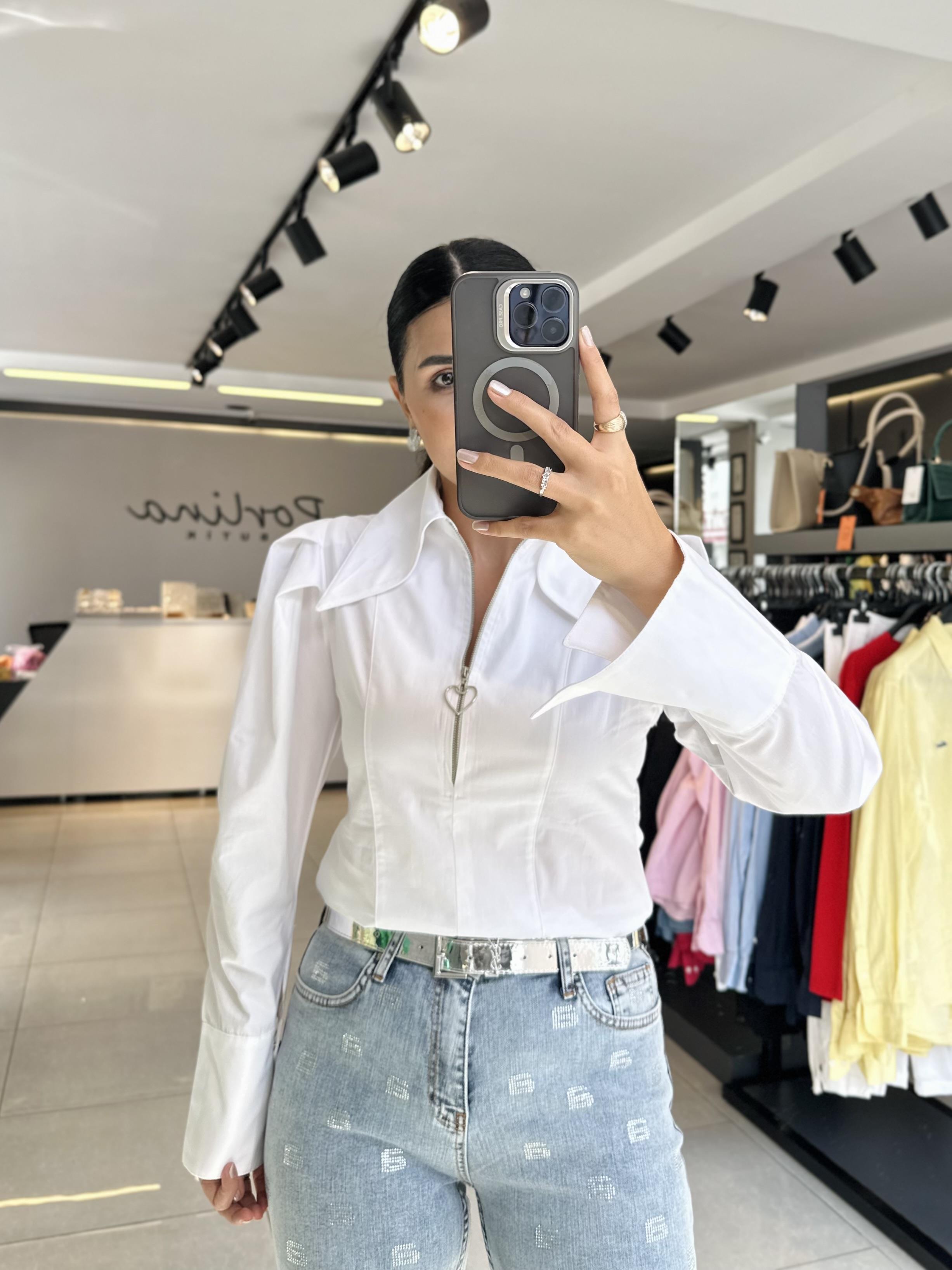 Beyaz Poplin Dik Yaka Vatkalı Vintage Gömlek