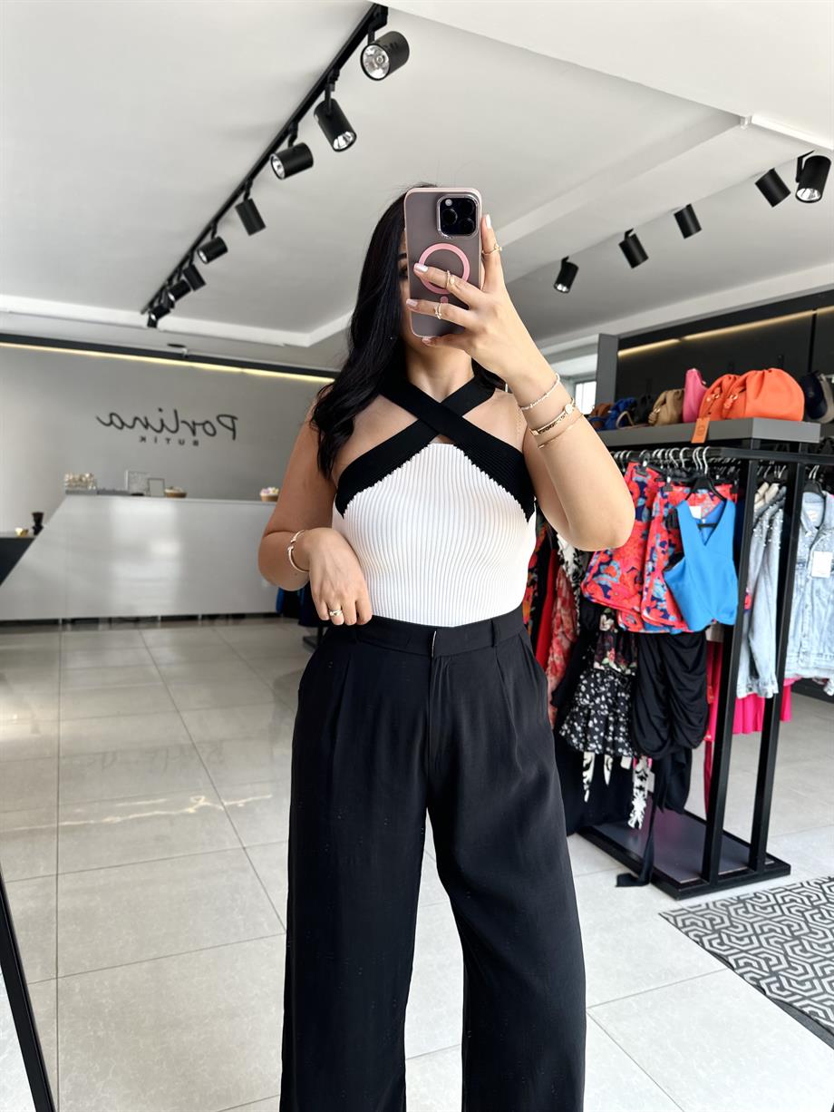 Beyaz Siyah Çizgili Çapraz Atlet