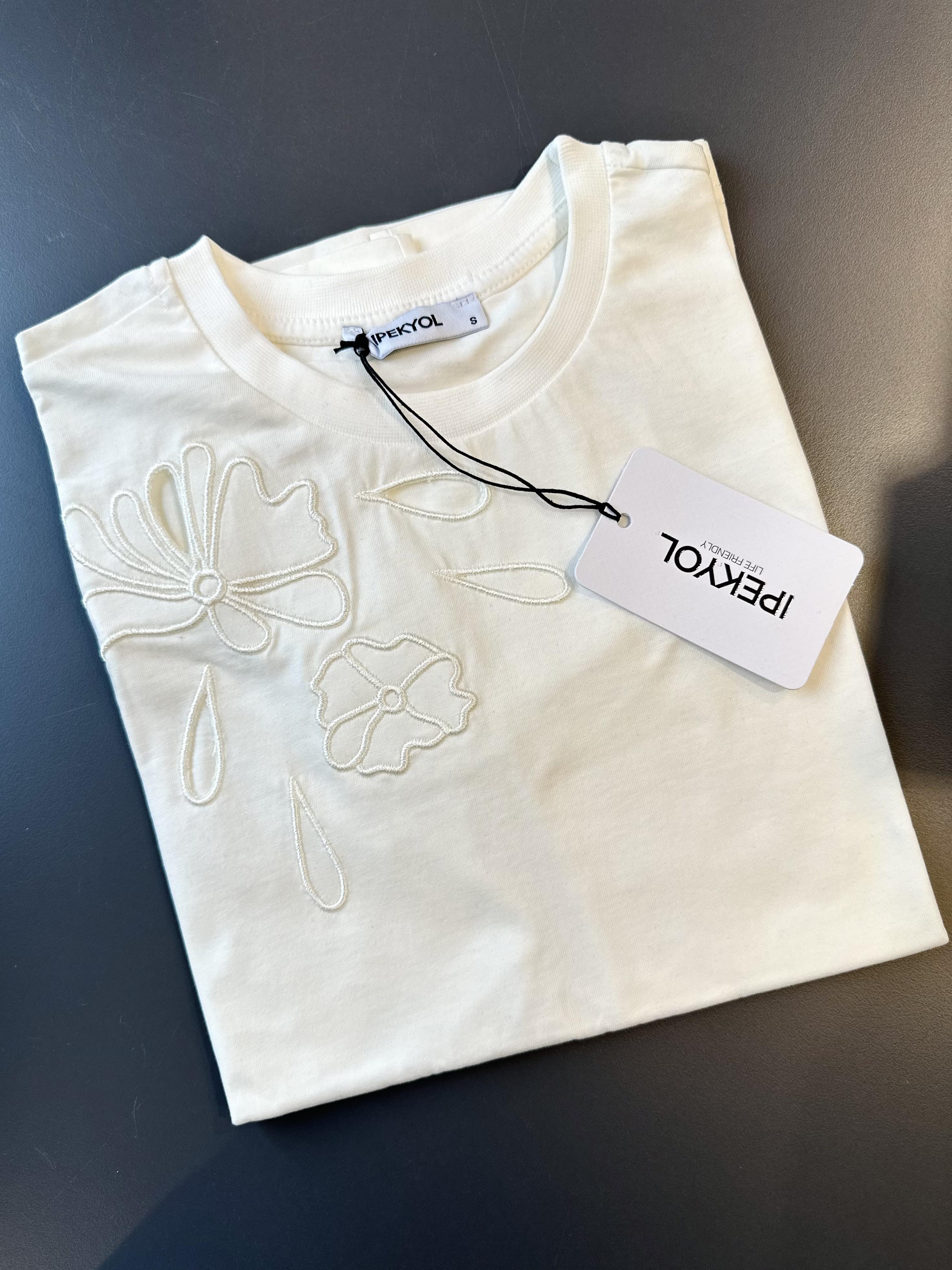 Beyaz Tek Omzu Nakışlı Tshirt