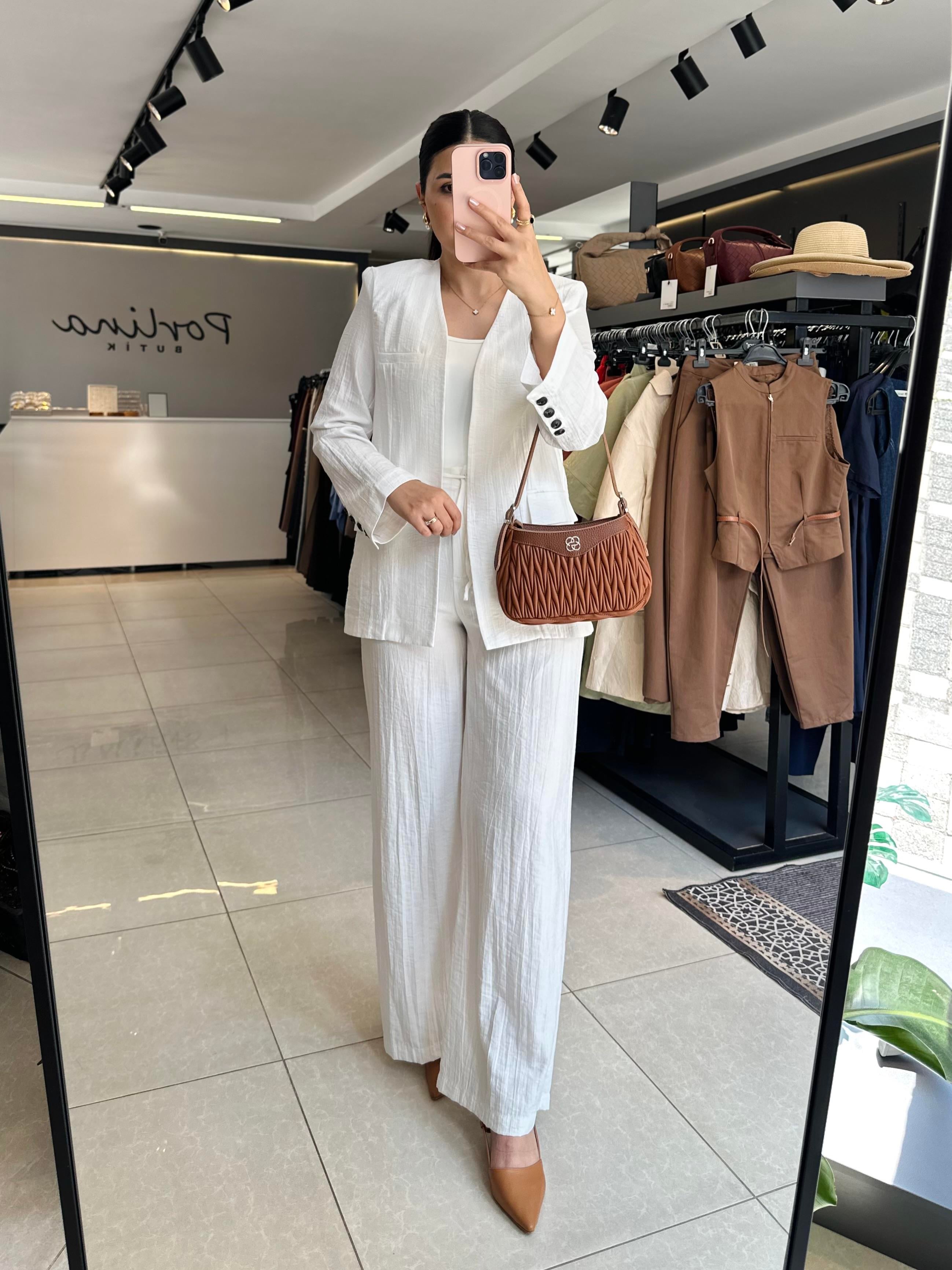 Beyaz Vatkalı Blazer Ceket Pantolon Takım