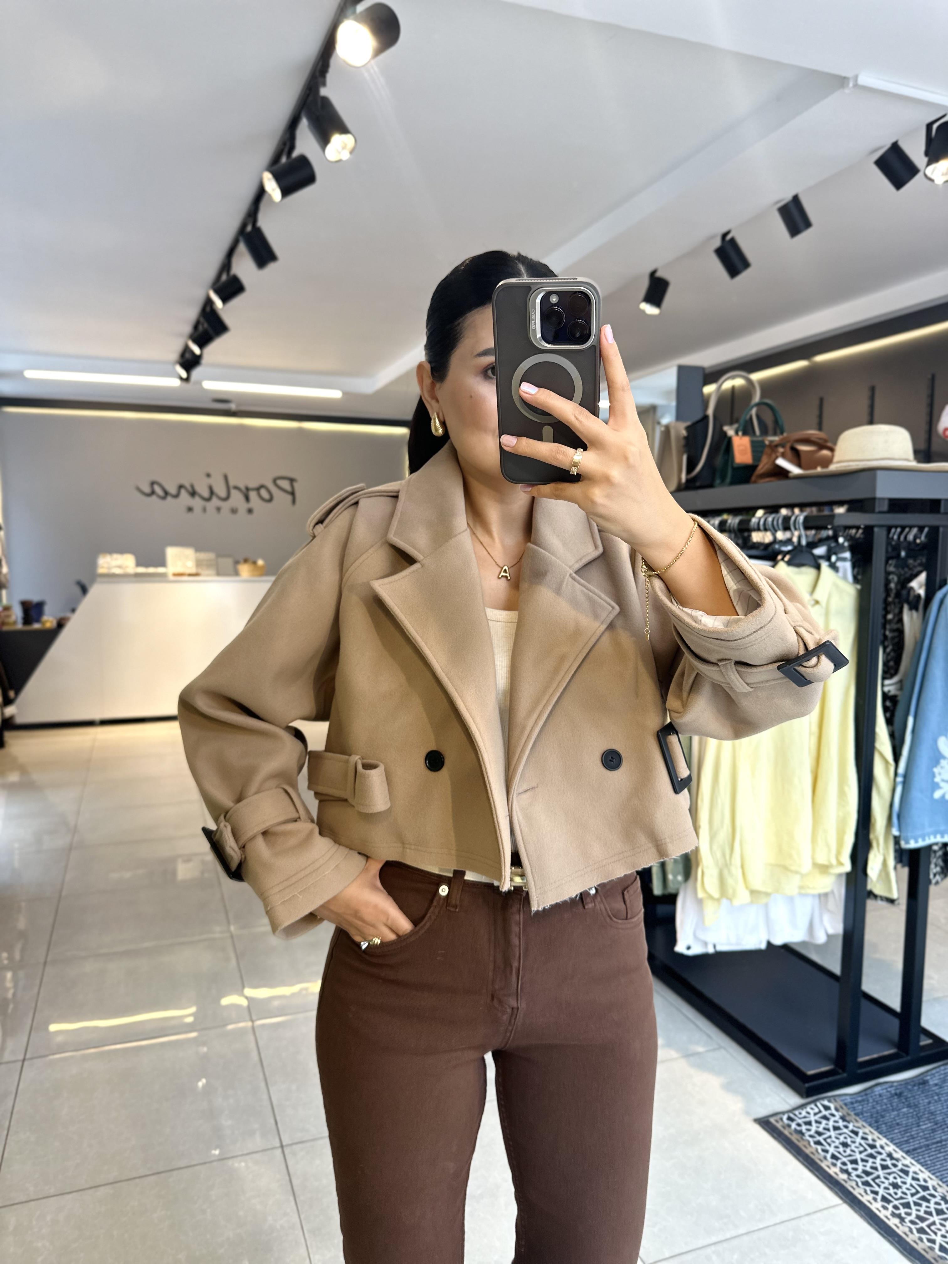 Camel Altı Kemerli Kısa Kaşe Ceket