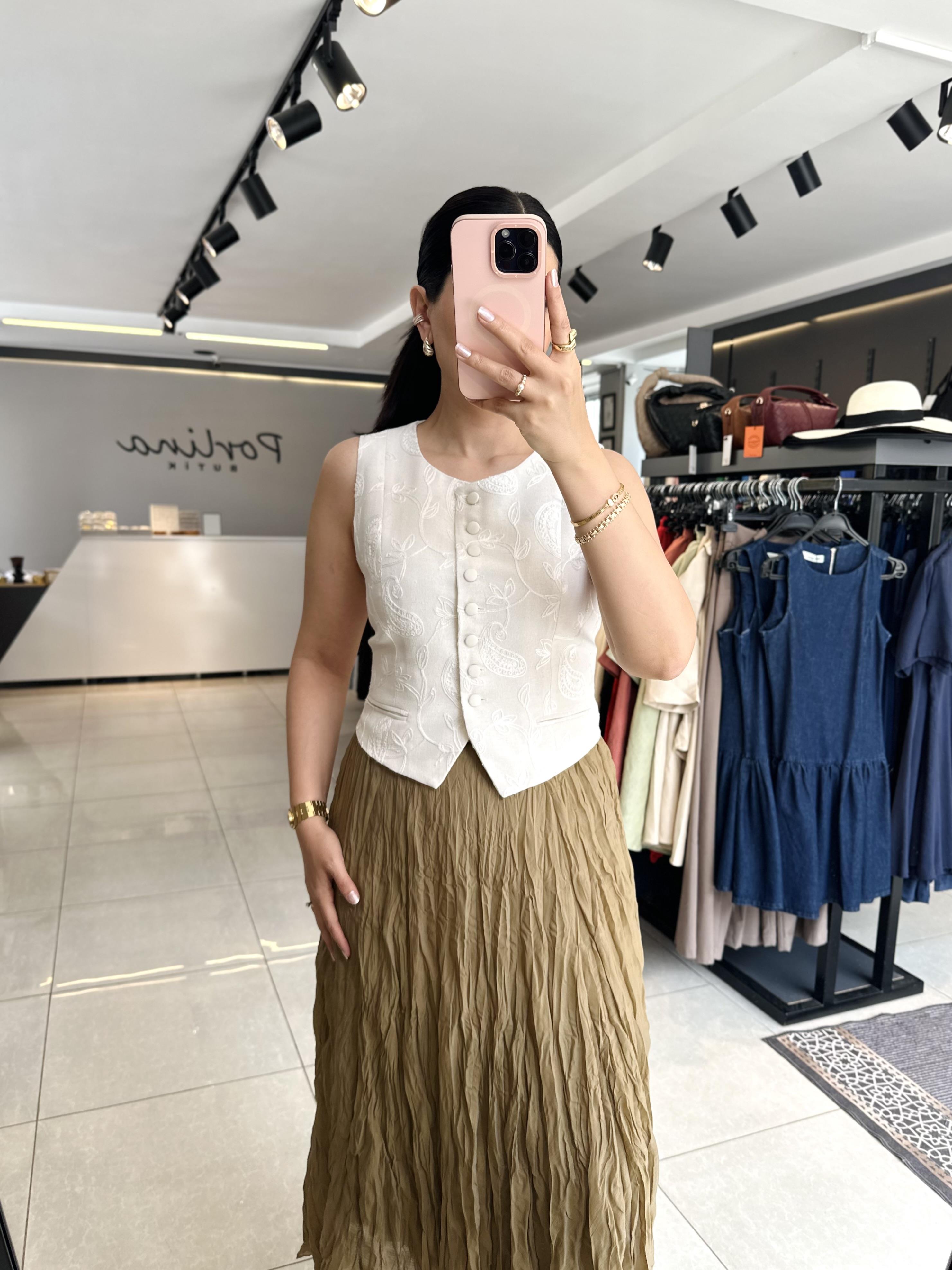 Ekru Düğme Detaylı Nakışlı Yelek