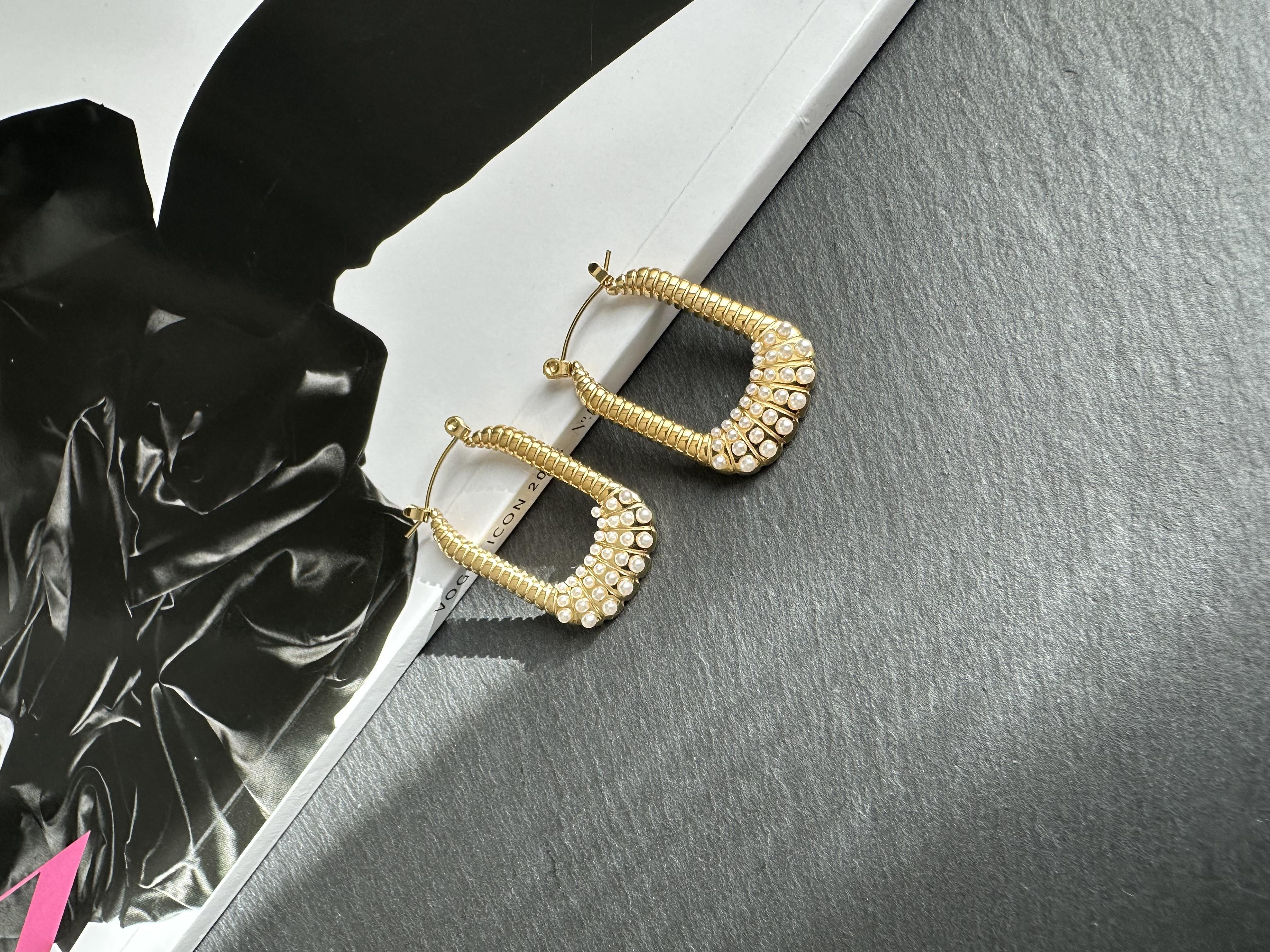 Gold Çelik İncili Dikdörtgen Küpe