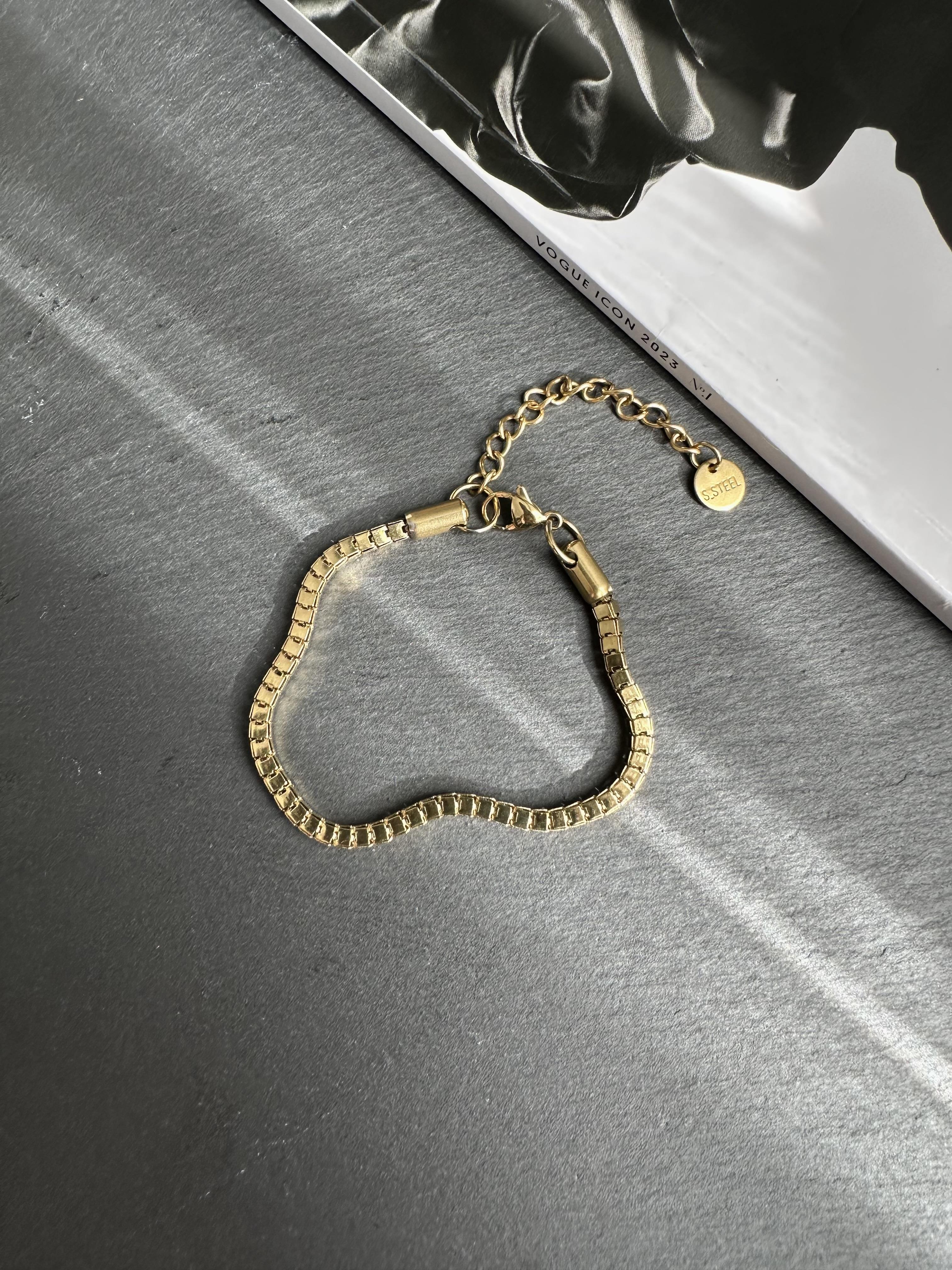 Gold Çelik Sık Geçmeli Küp Bileklik