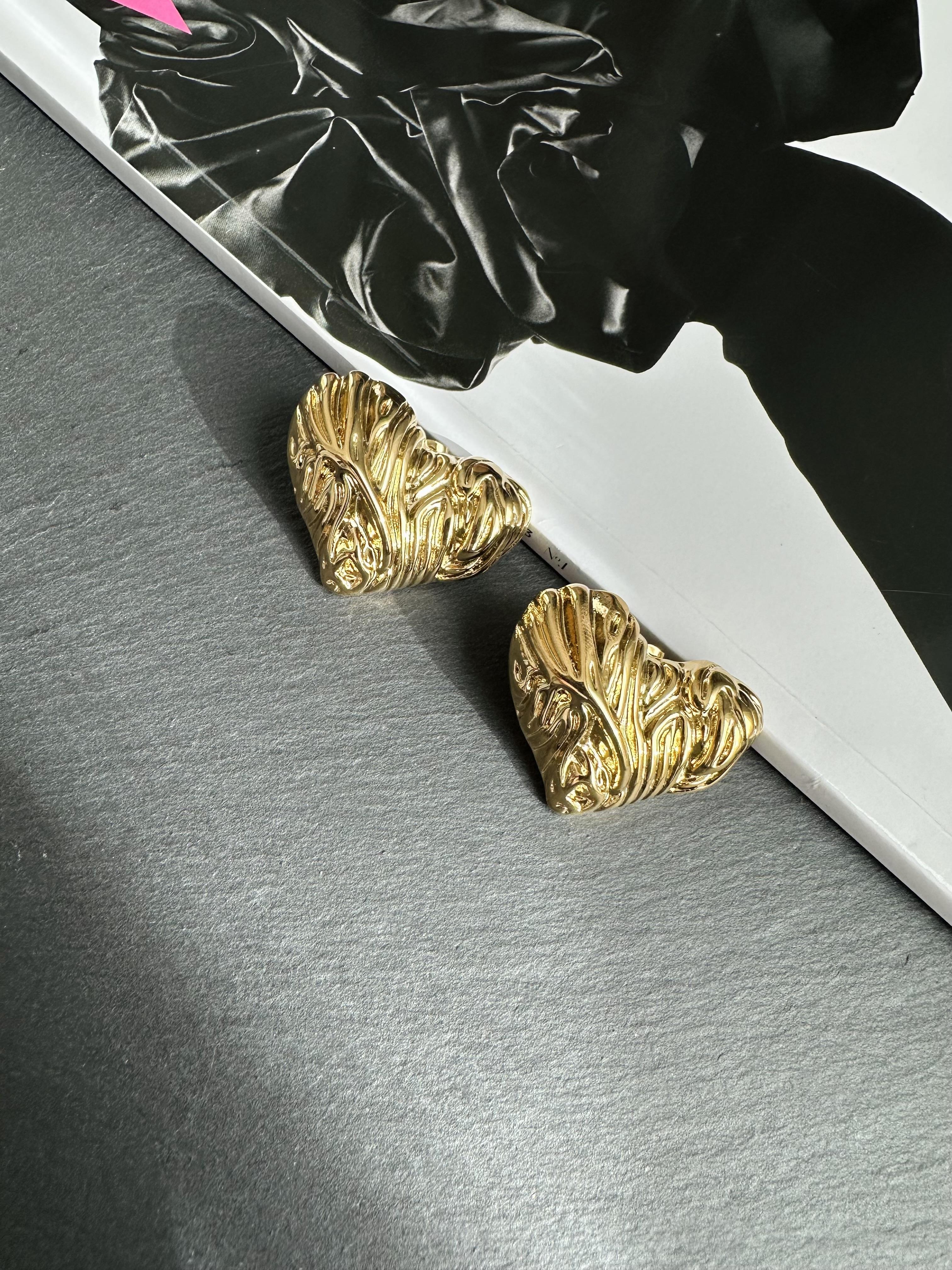 Gold Çelik Tırtıklı Kalp Küpe