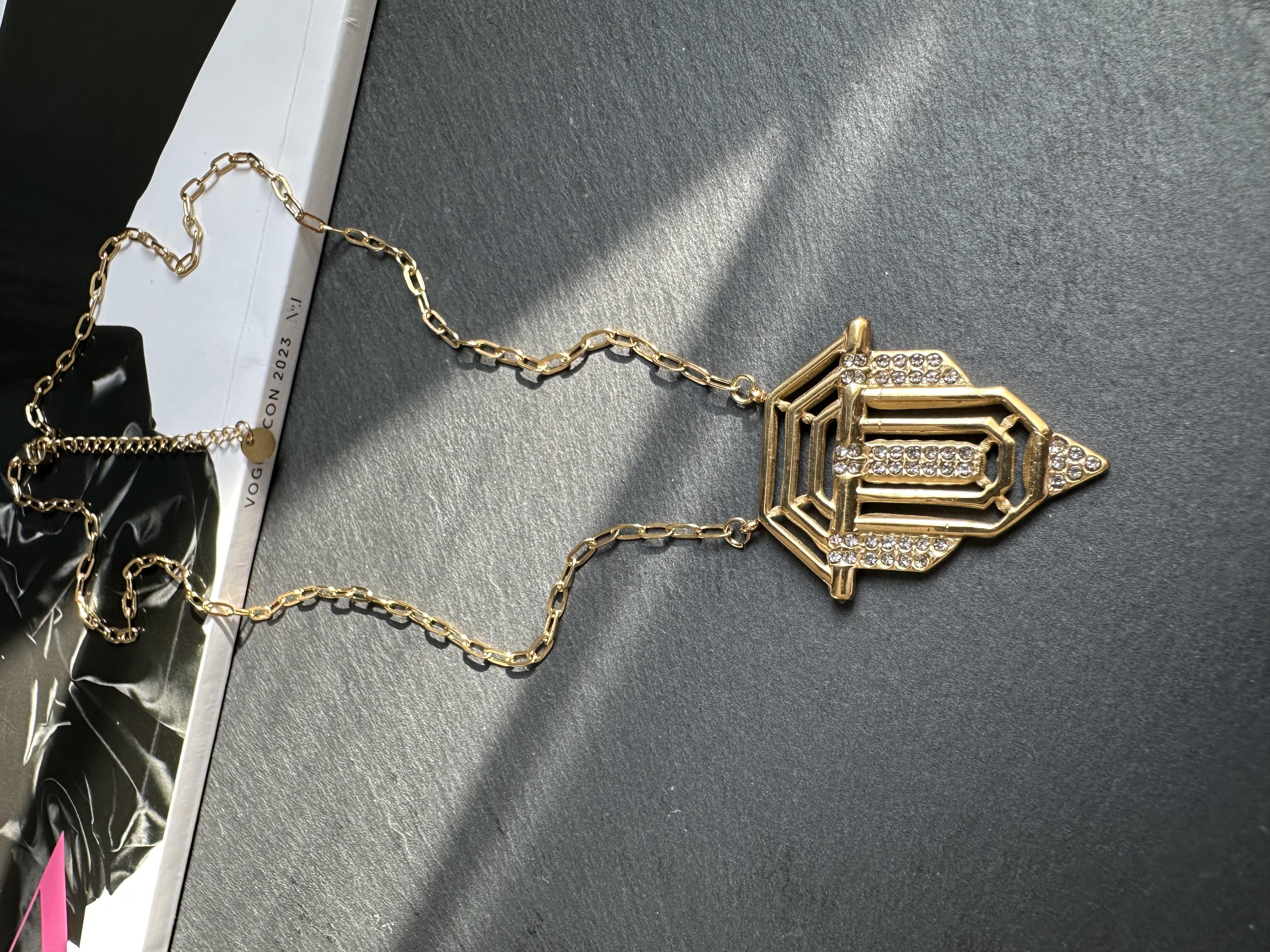 Gold Çelik Zinciri Geçirmeli Taş Detaylı  Serenay Kolye