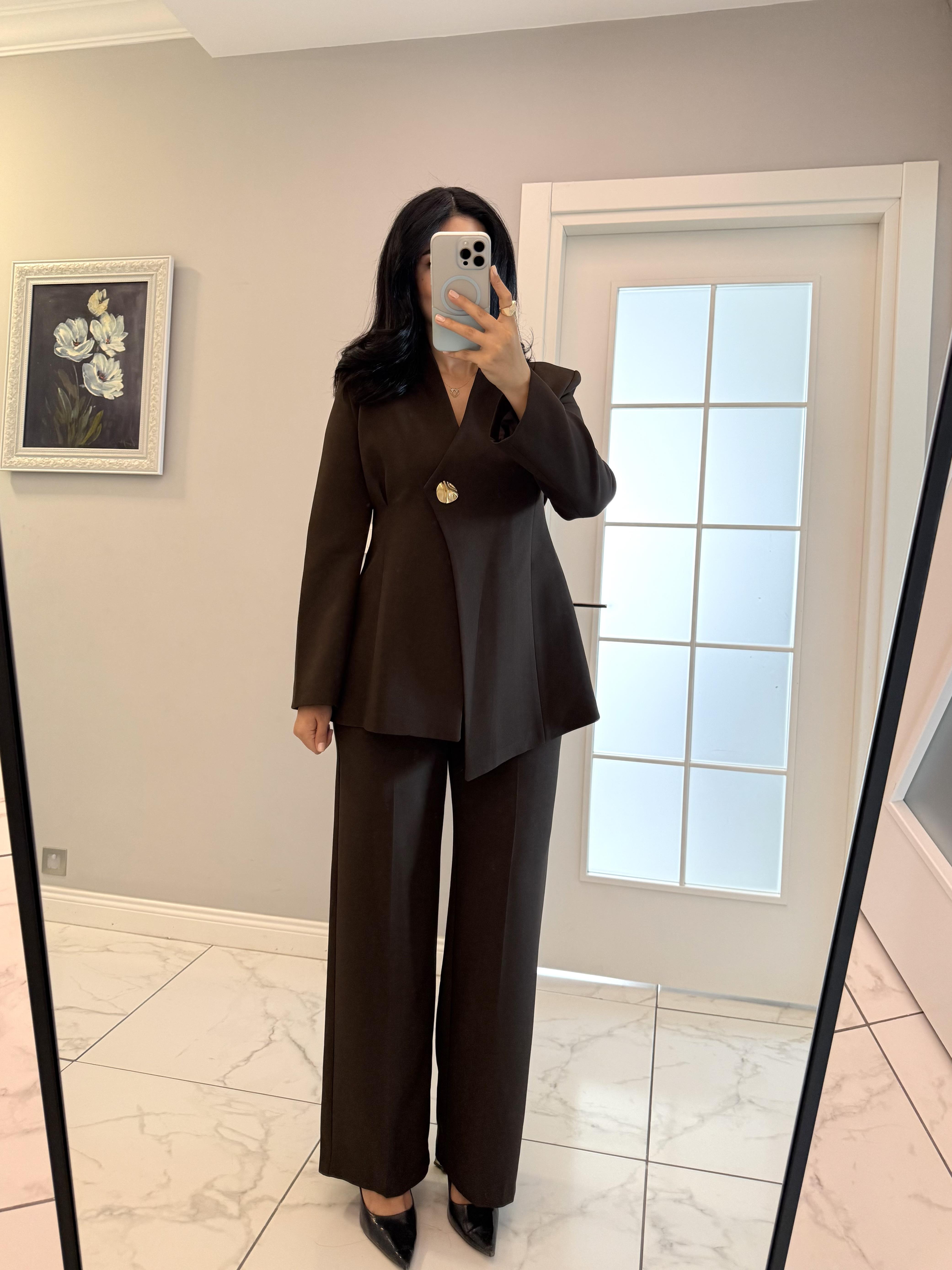 Kahve Asimetrik Kesim Blazer Takım