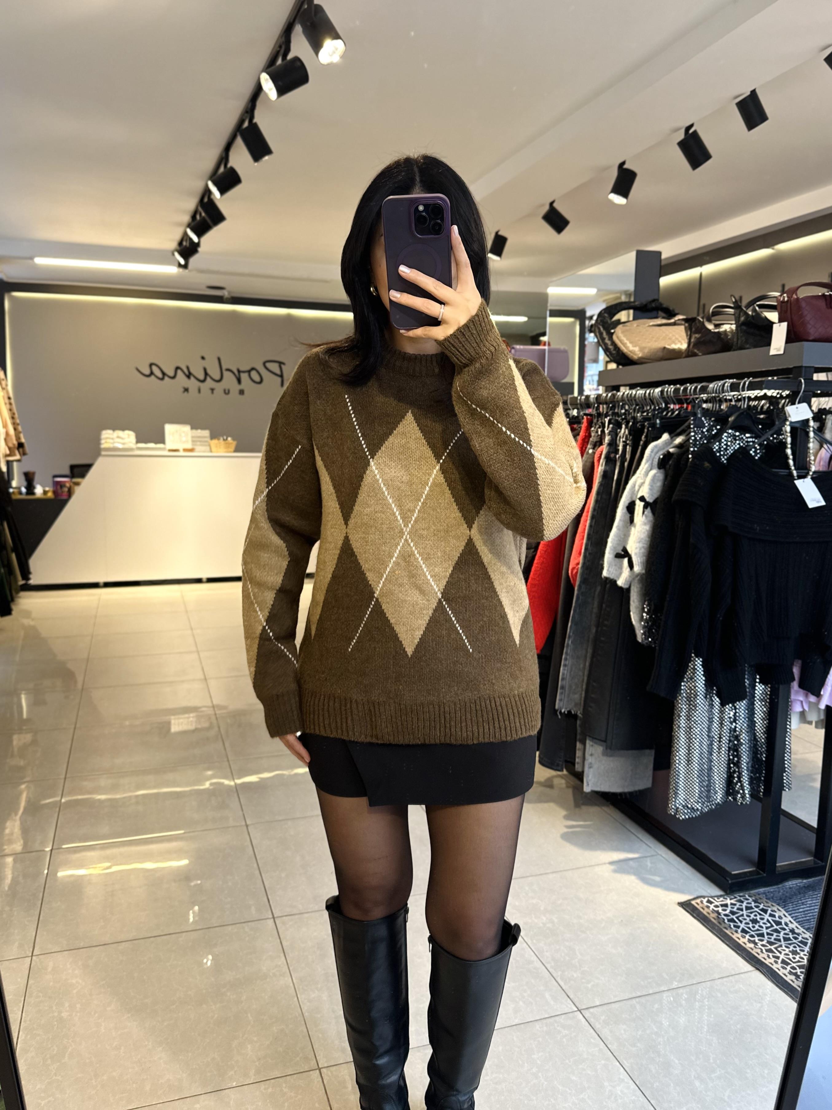 Kahve Krem Baklava Desenli Kazak