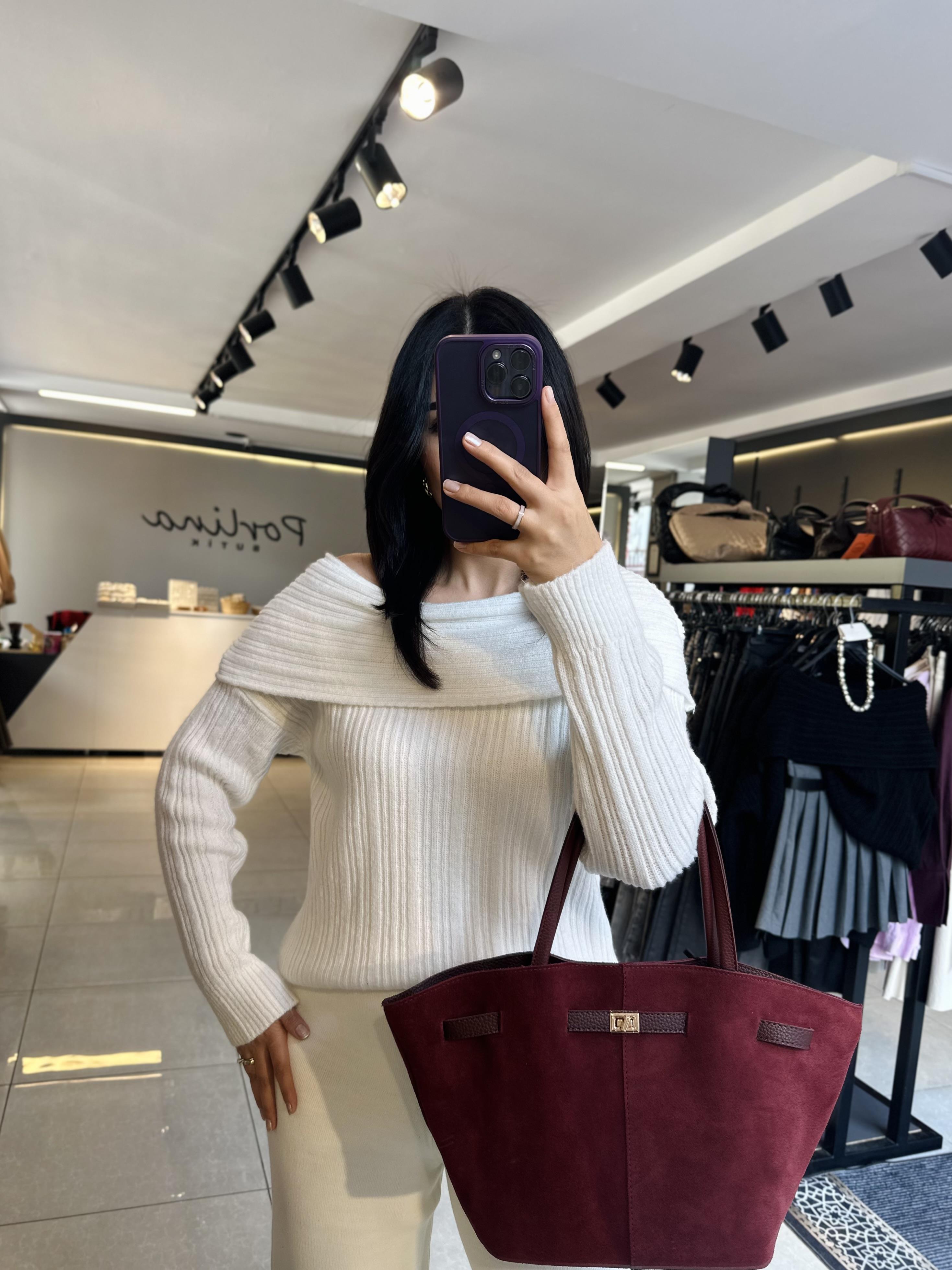 Krem Kayık Yaka Triko Kazak