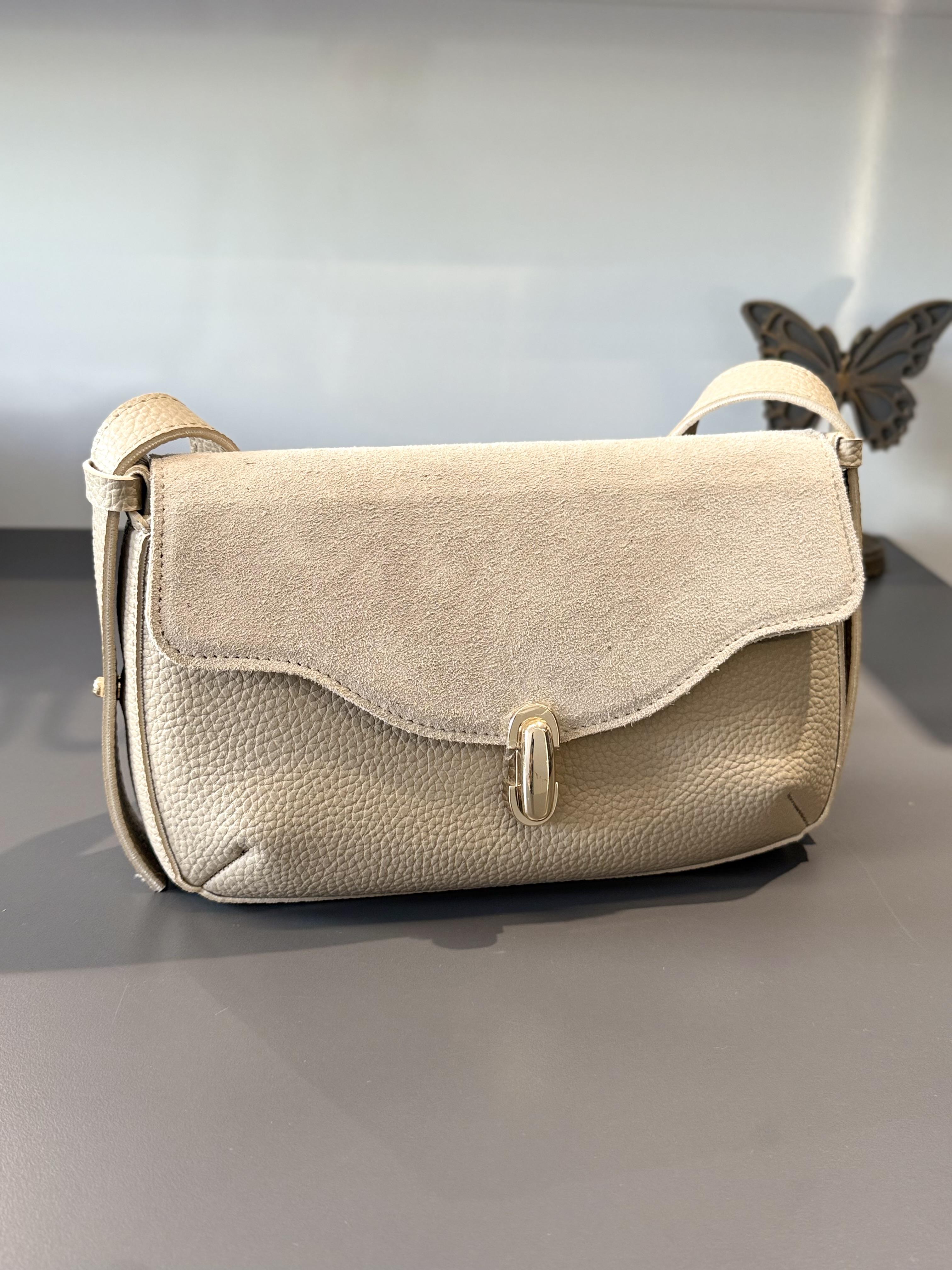 Krem Süet Detaylı Baget Çanta