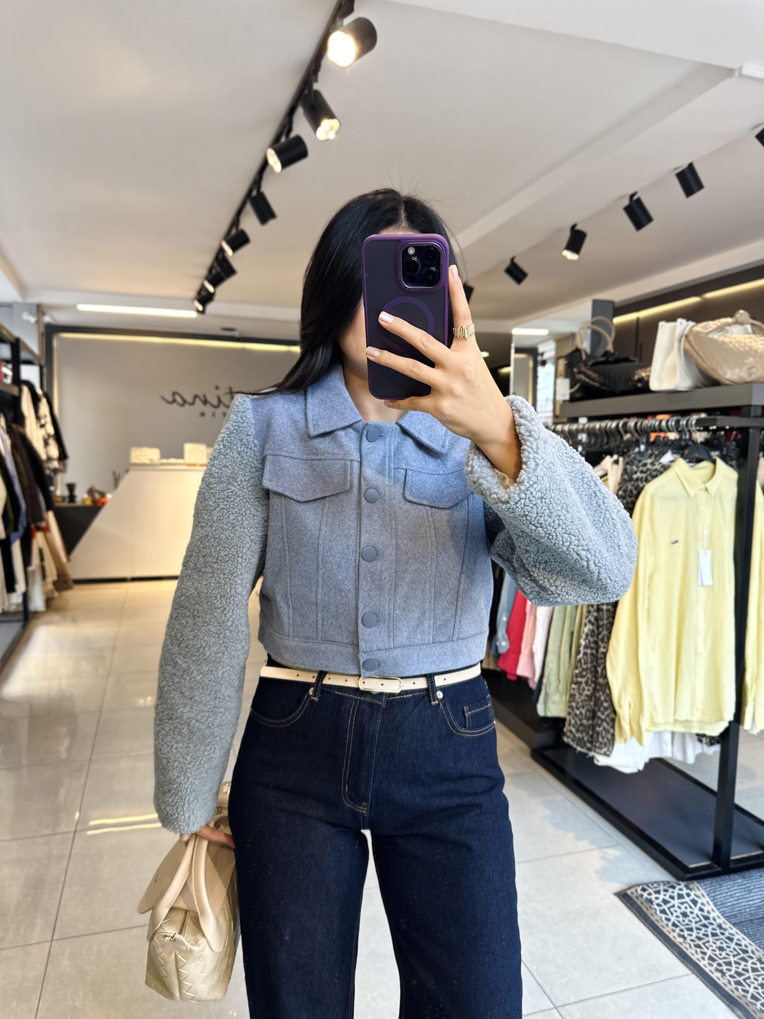Mavi Kolları Peluş Detaylı Kaşe Ceket
