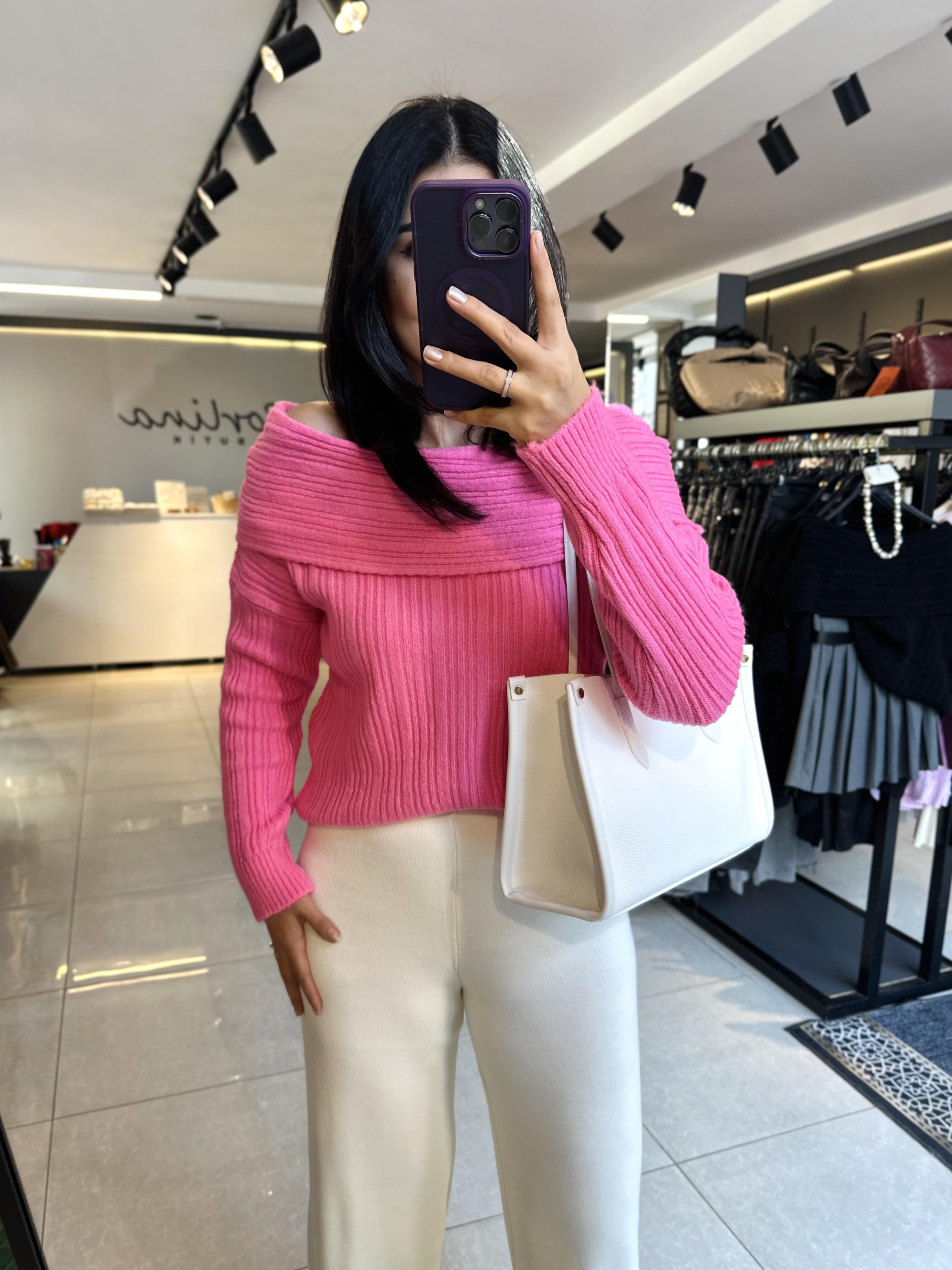 Pembe Kayık Yaka Triko Kazak