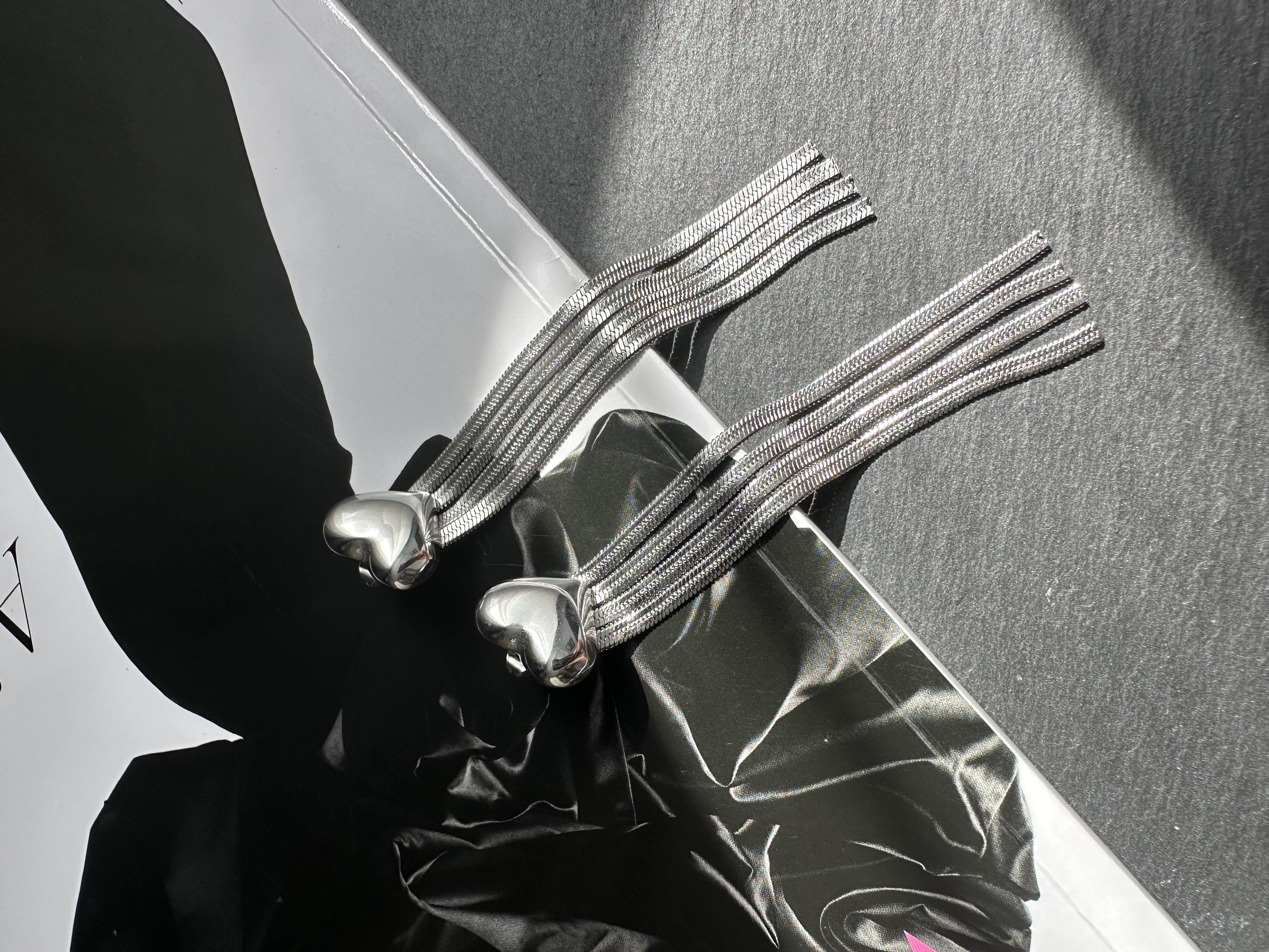 Silver Çelik Sallantılı Kalp Küpe