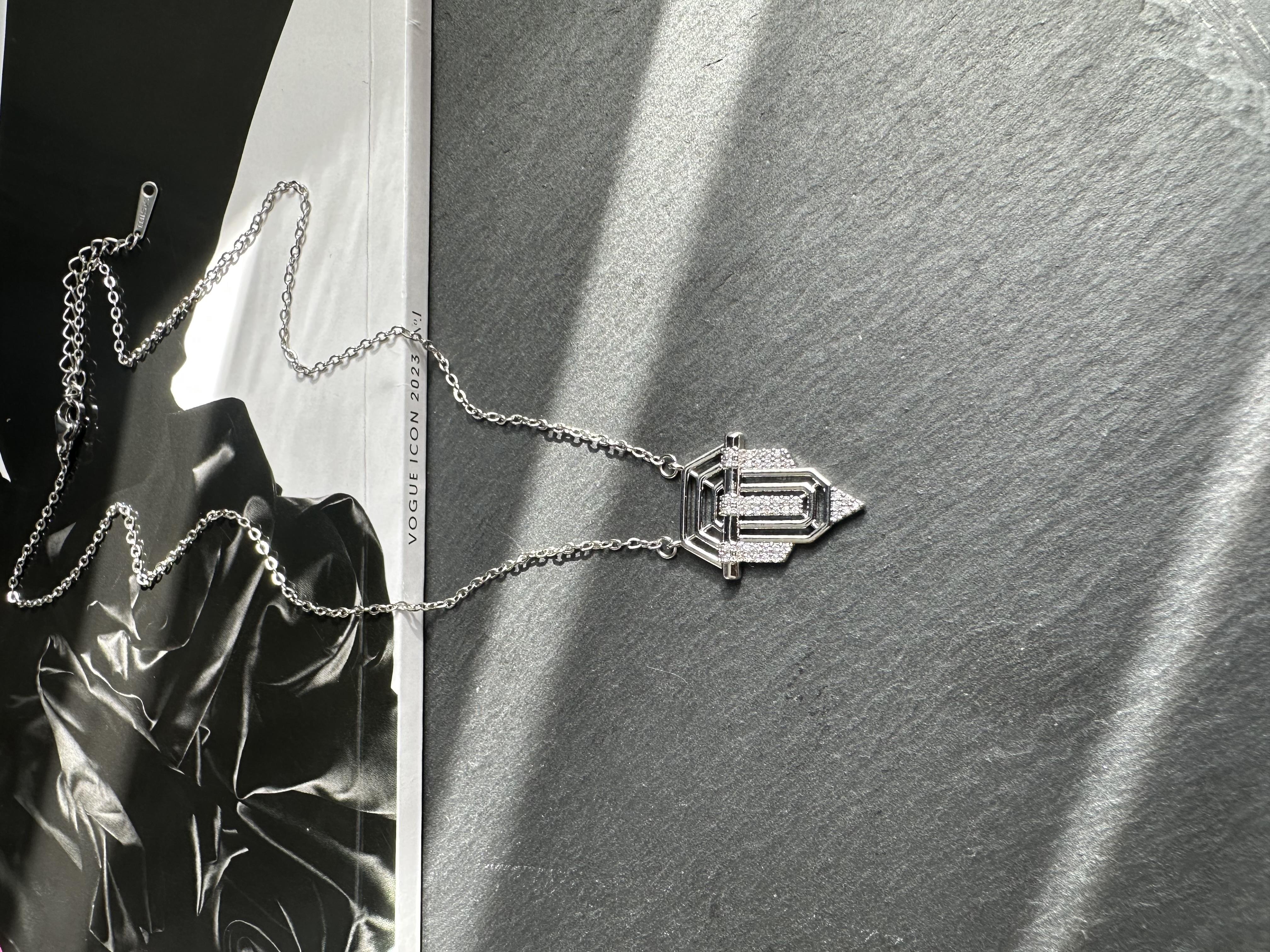 Silver Çelik Taş Detaylı Serenay Kolye