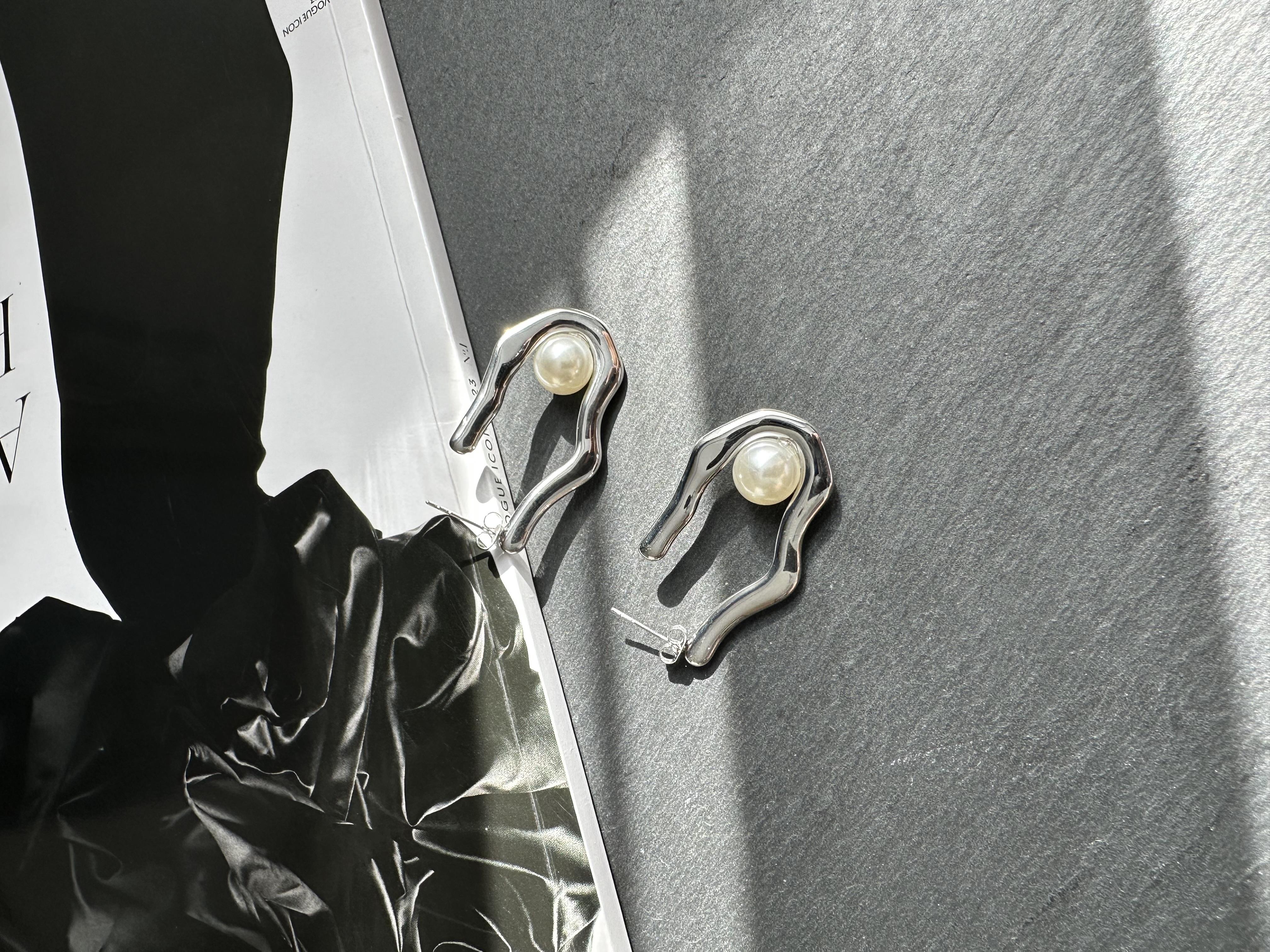 Silver Çelik Top İnci Detaylı Küpe