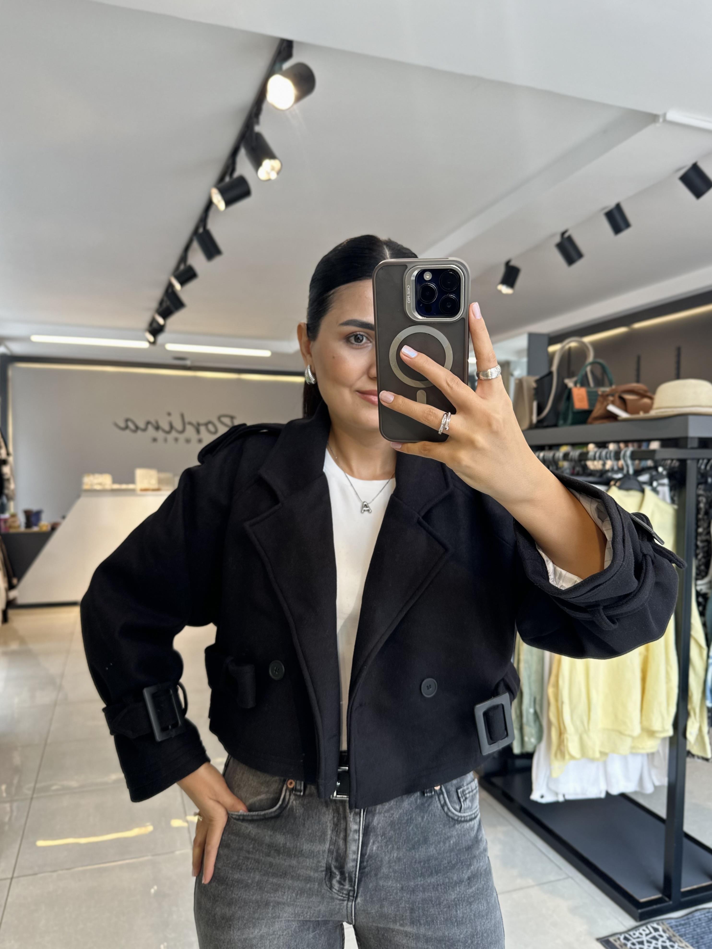 Siyah Altı Kemerli Kısa Kaşe Ceket 