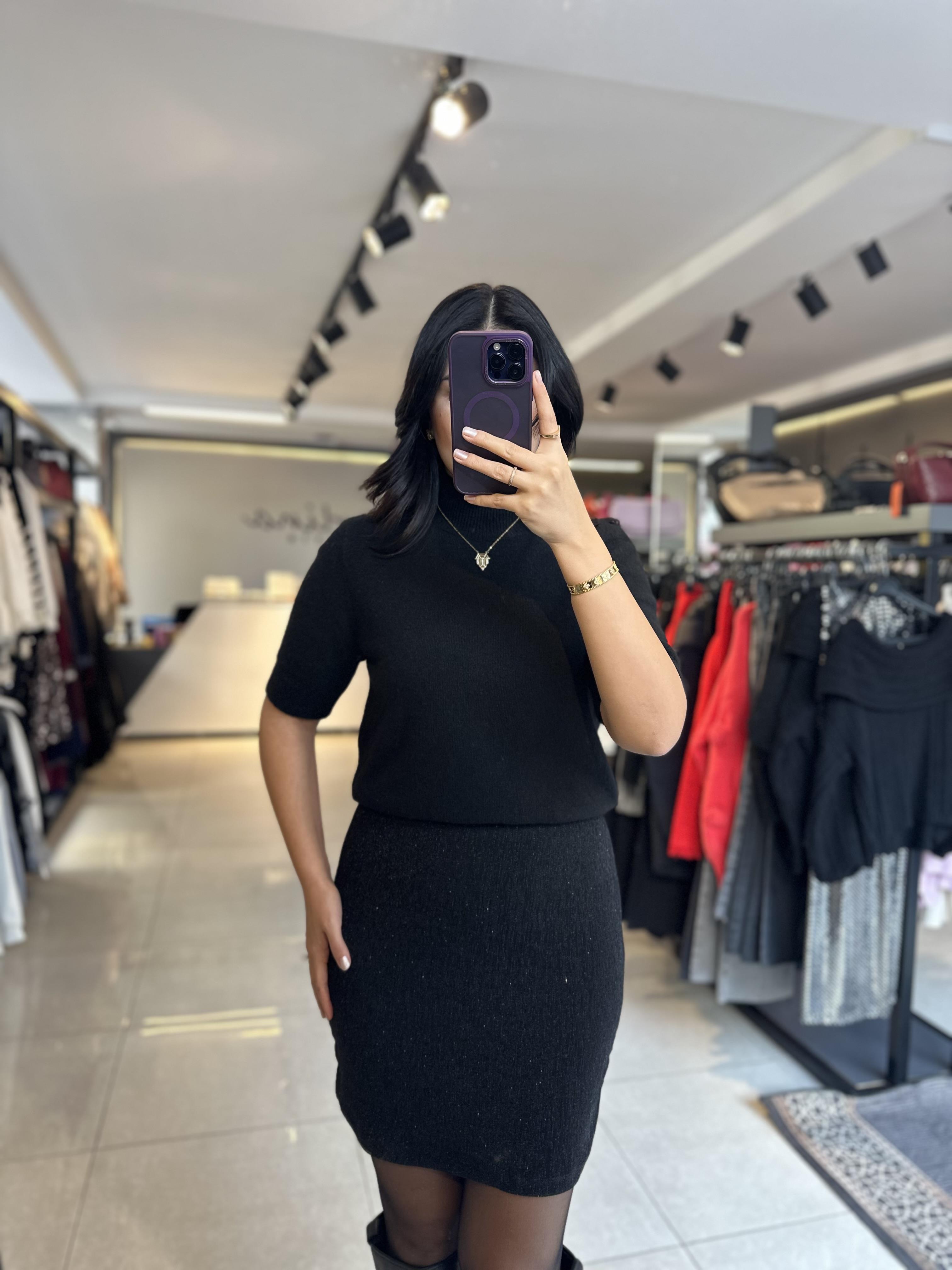 Siyah Dik Yaka Kısa Kol Triko Kazak